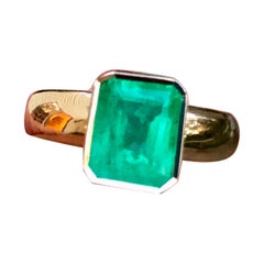 2.68 Carat Natural Colombian Emerald Solitaire Engagement Ring 18 Karat Gold
