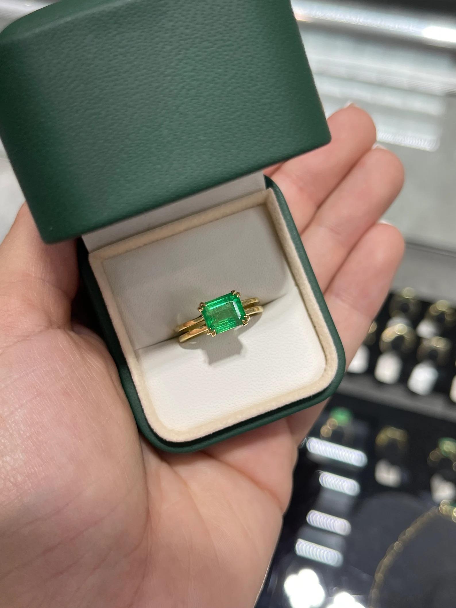 Modern 2.68 Carat Natural Emerald Medium Green Double Split Shank Ring Gold 18K For Sale