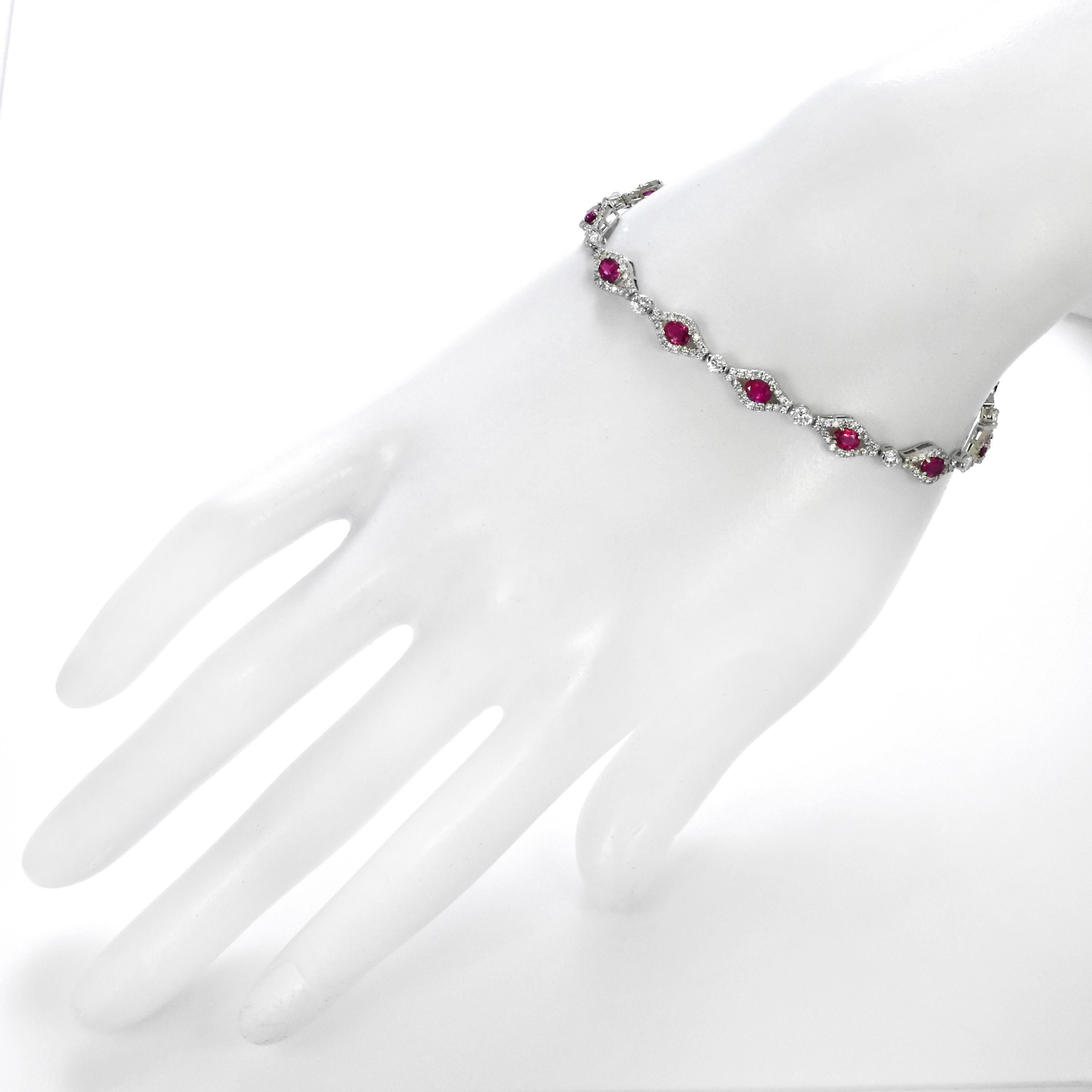 Bracelet en platine de 2.68 carats de rubis naturels non chauffés et de diamants Neuf - En vente à Tokyo, JP