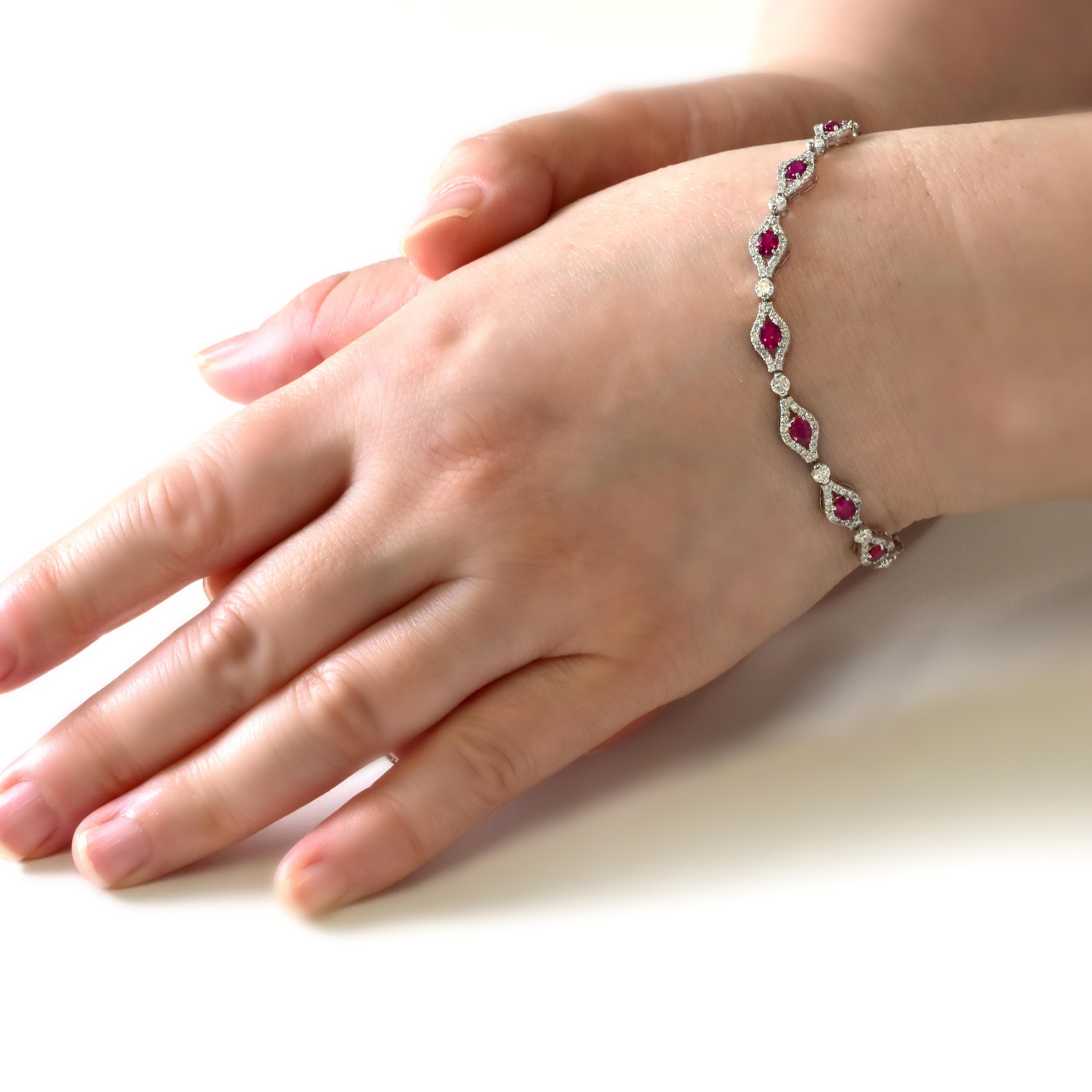 Bracelet en platine de 2.68 carats de rubis naturels non chauffés et de diamants en vente 1