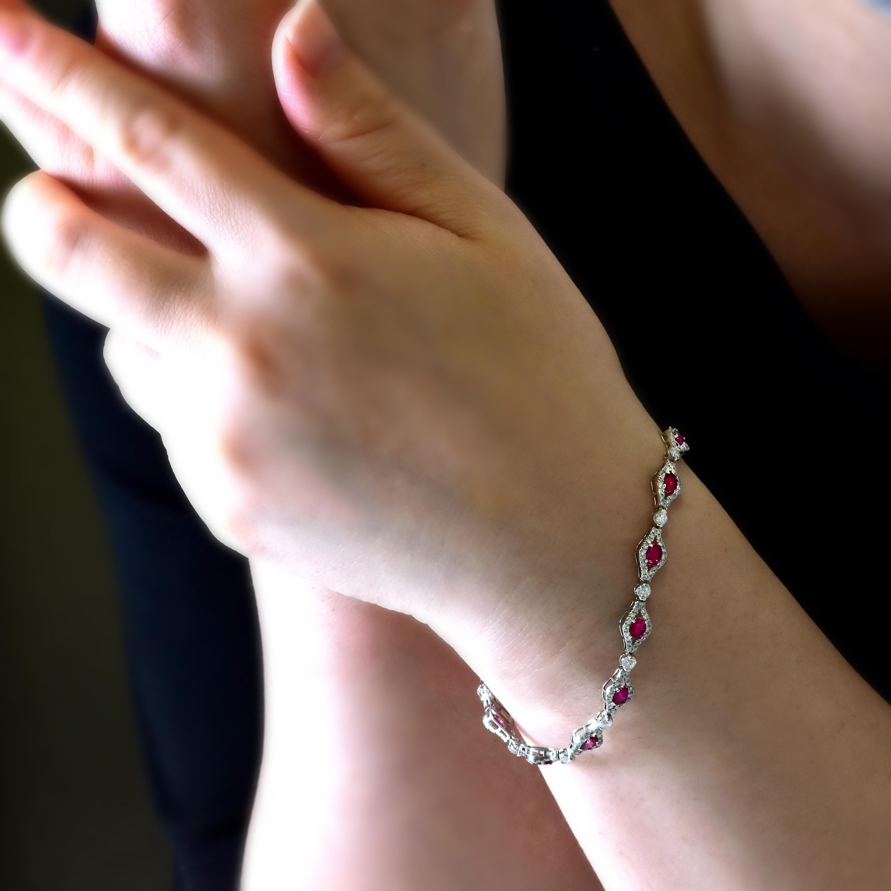 Bracelet en platine de 2.68 carats de rubis naturels non chauffés et de diamants en vente 2