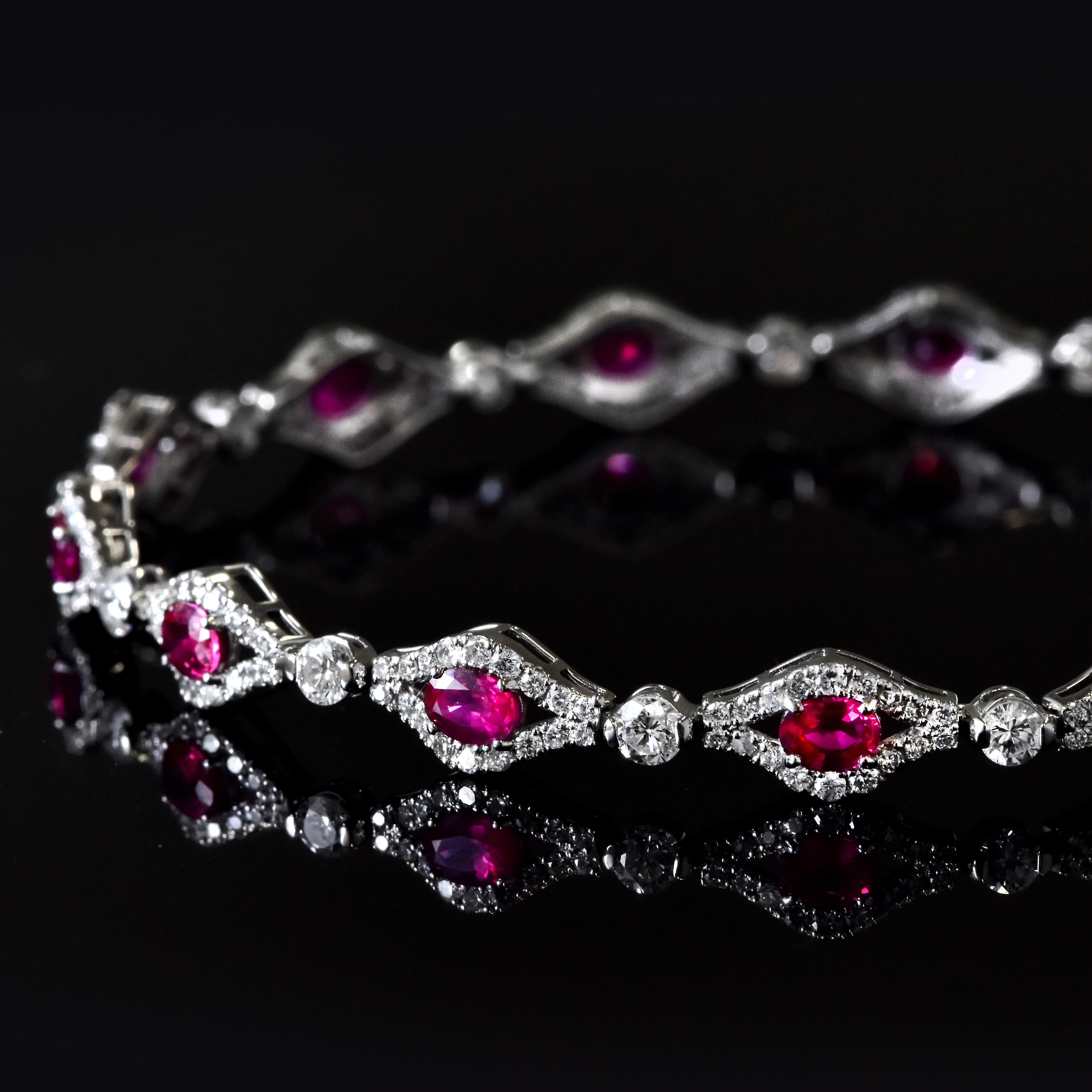 Bracelet en platine de 2.68 carats de rubis naturels non chauffés et de diamants en vente 3