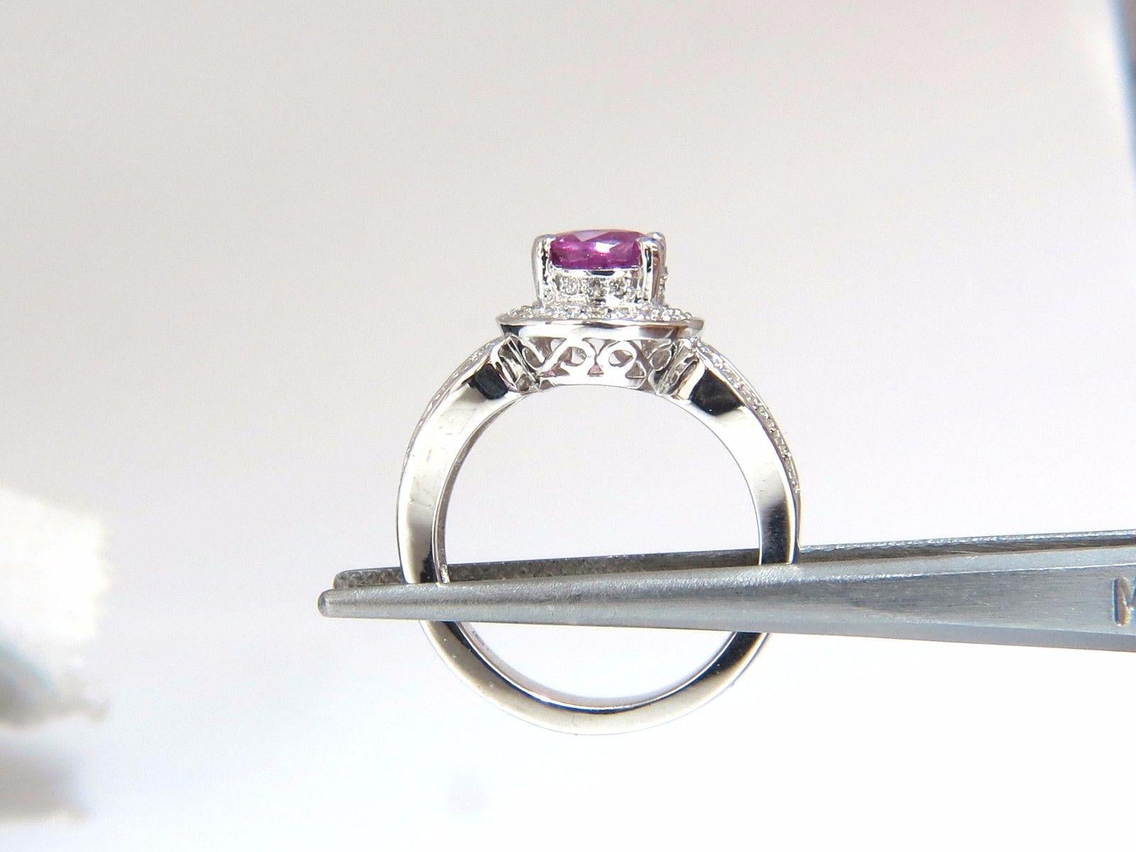 2,68 Karat natürlicher lebhaft rosa Saphir Diamanten Ring 18 Karat geteilter Schaft Mod (Ovalschliff) im Angebot