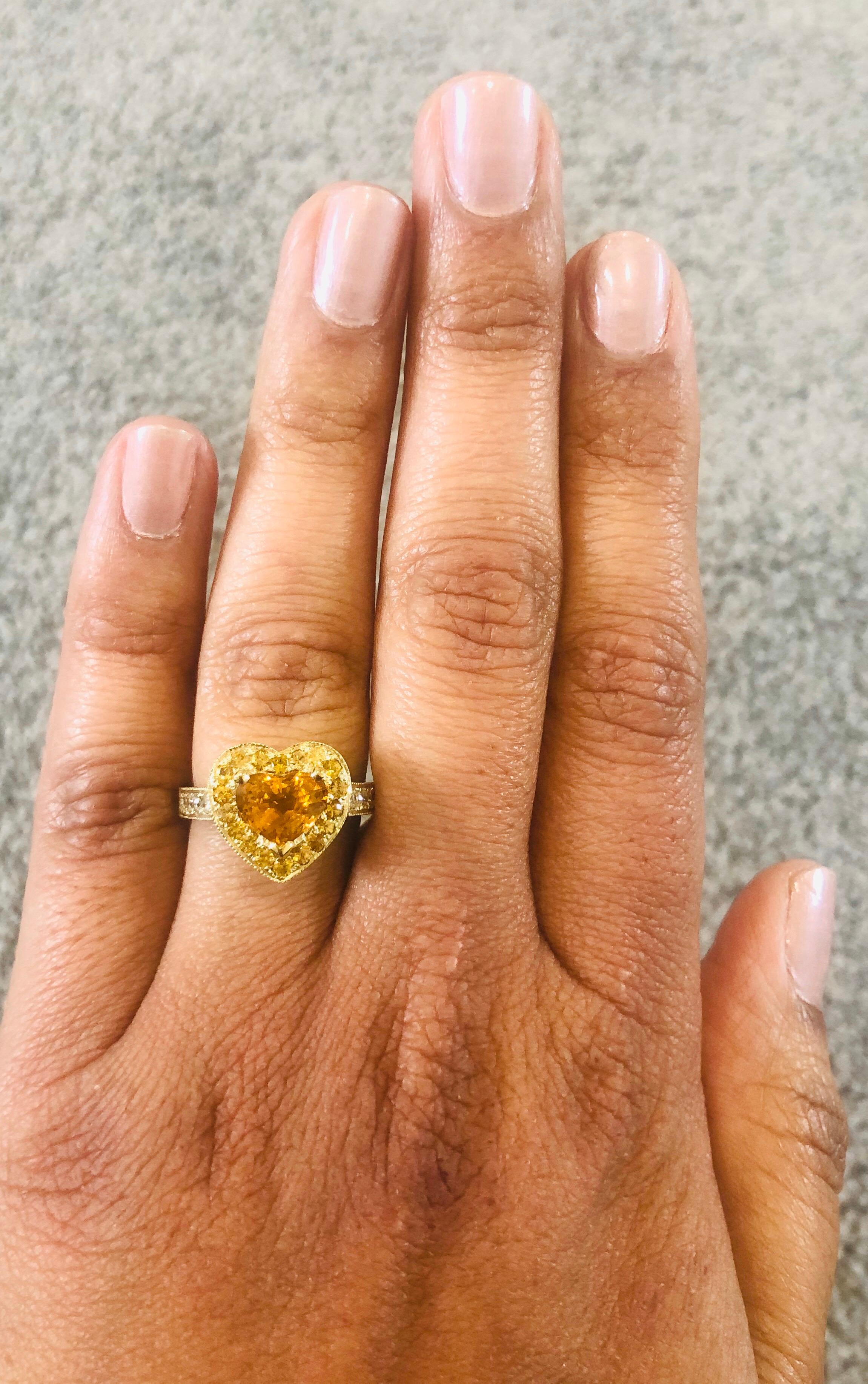 2.68 Carat Orange Sapphire Diamond Engagement 18 Karat Yellow Gold Ring In New Condition In Los Angeles, CA