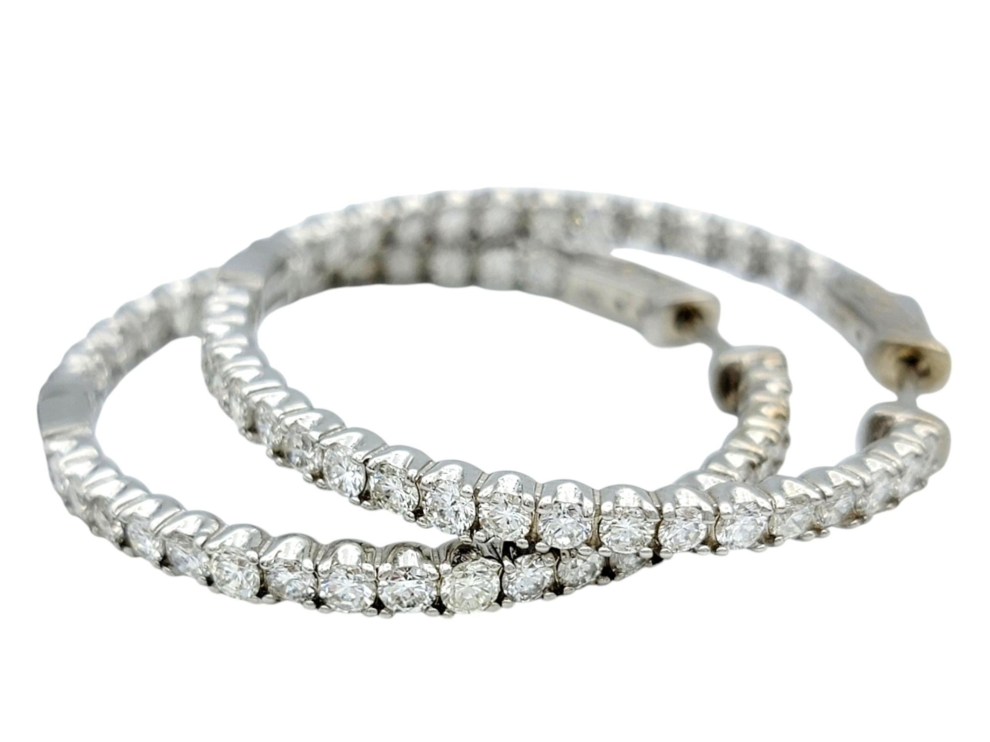 Contemporain Boucles d'oreilles en or blanc 14 carats avec diamants ronds de 2,68 carats (Inside-Out) en vente