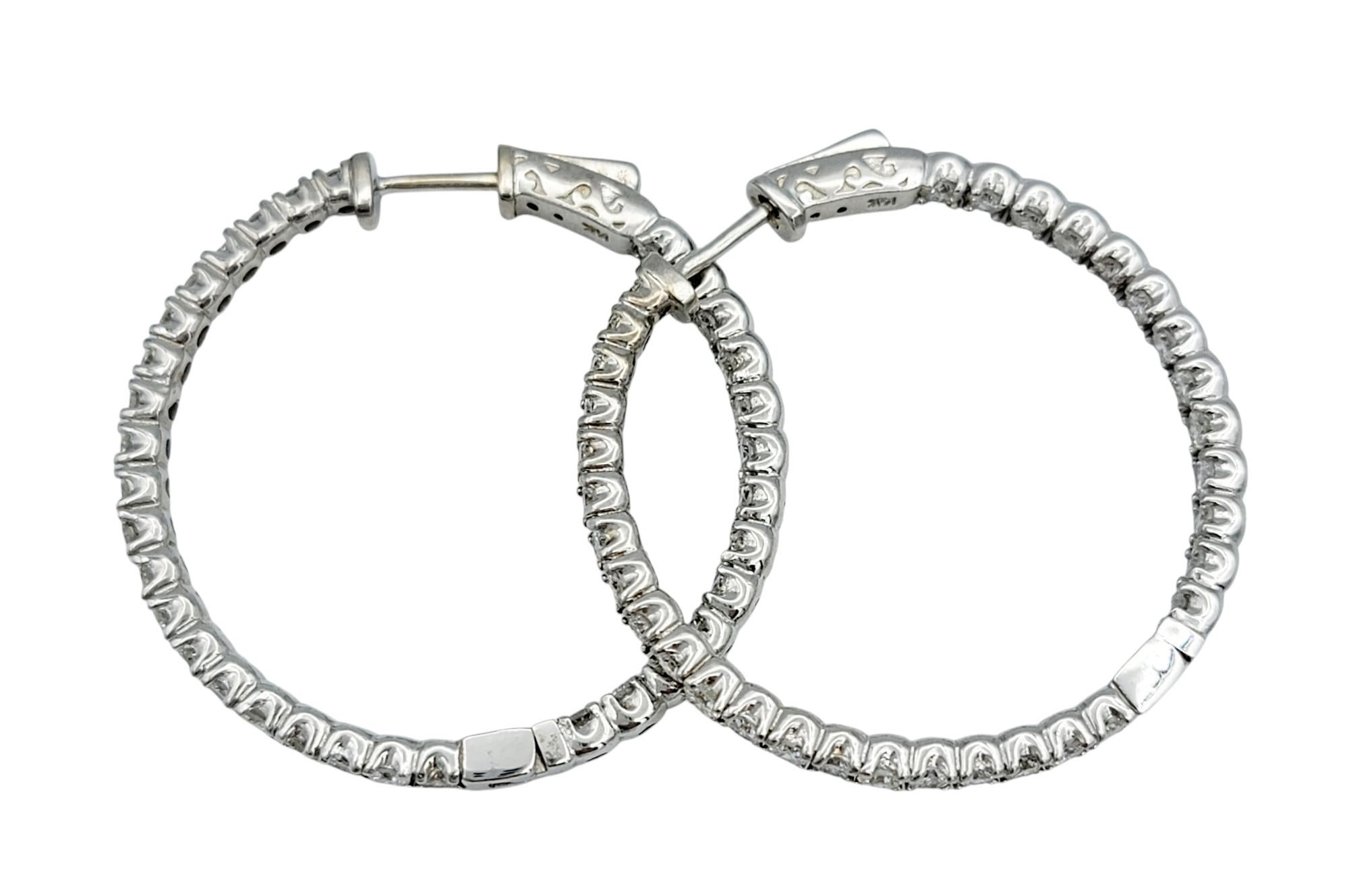 Taille ronde Boucles d'oreilles en or blanc 14 carats avec diamants ronds de 2,68 carats (Inside-Out) en vente