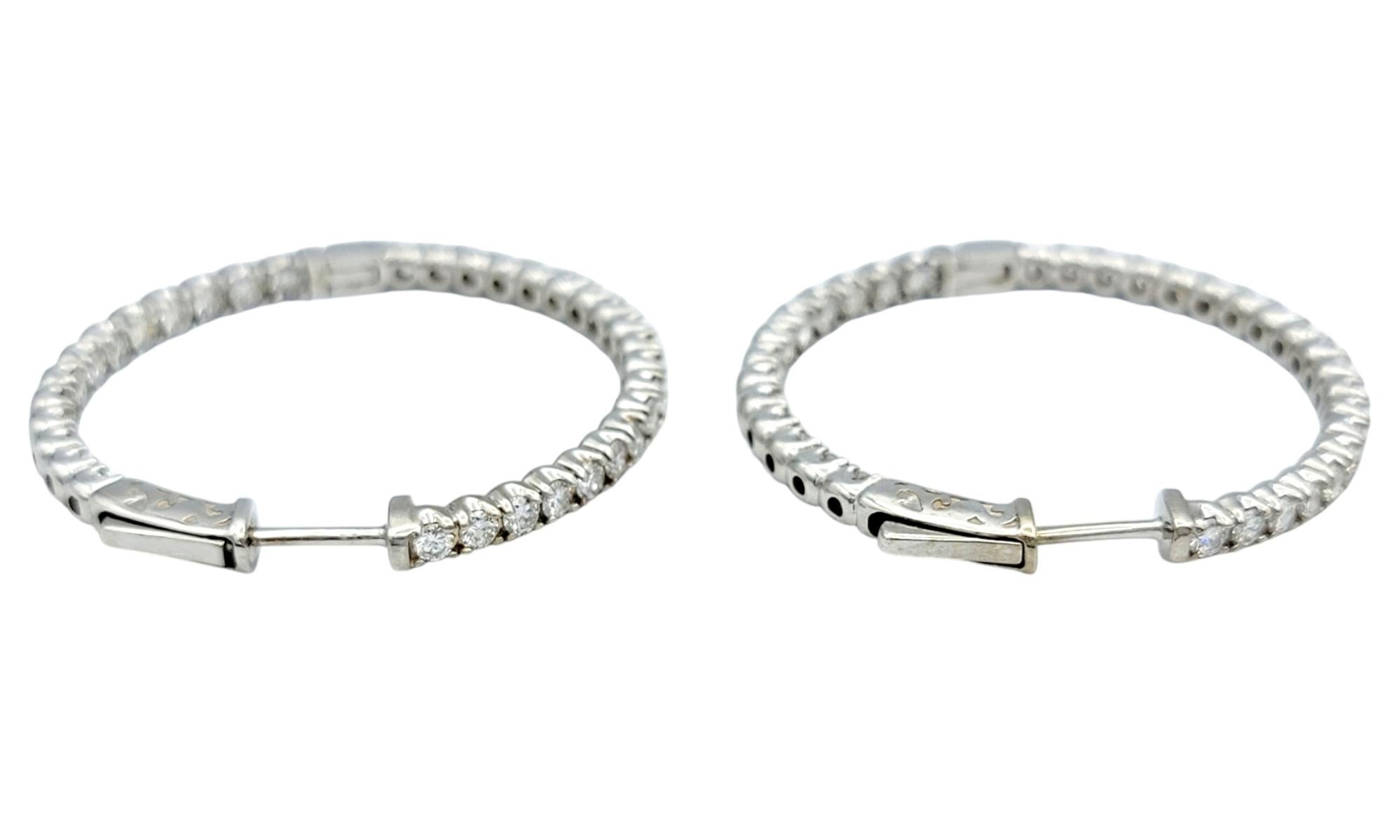 Boucles d'oreilles en or blanc 14 carats avec diamants ronds de 2,68 carats (Inside-Out) Bon état - En vente à Scottsdale, AZ