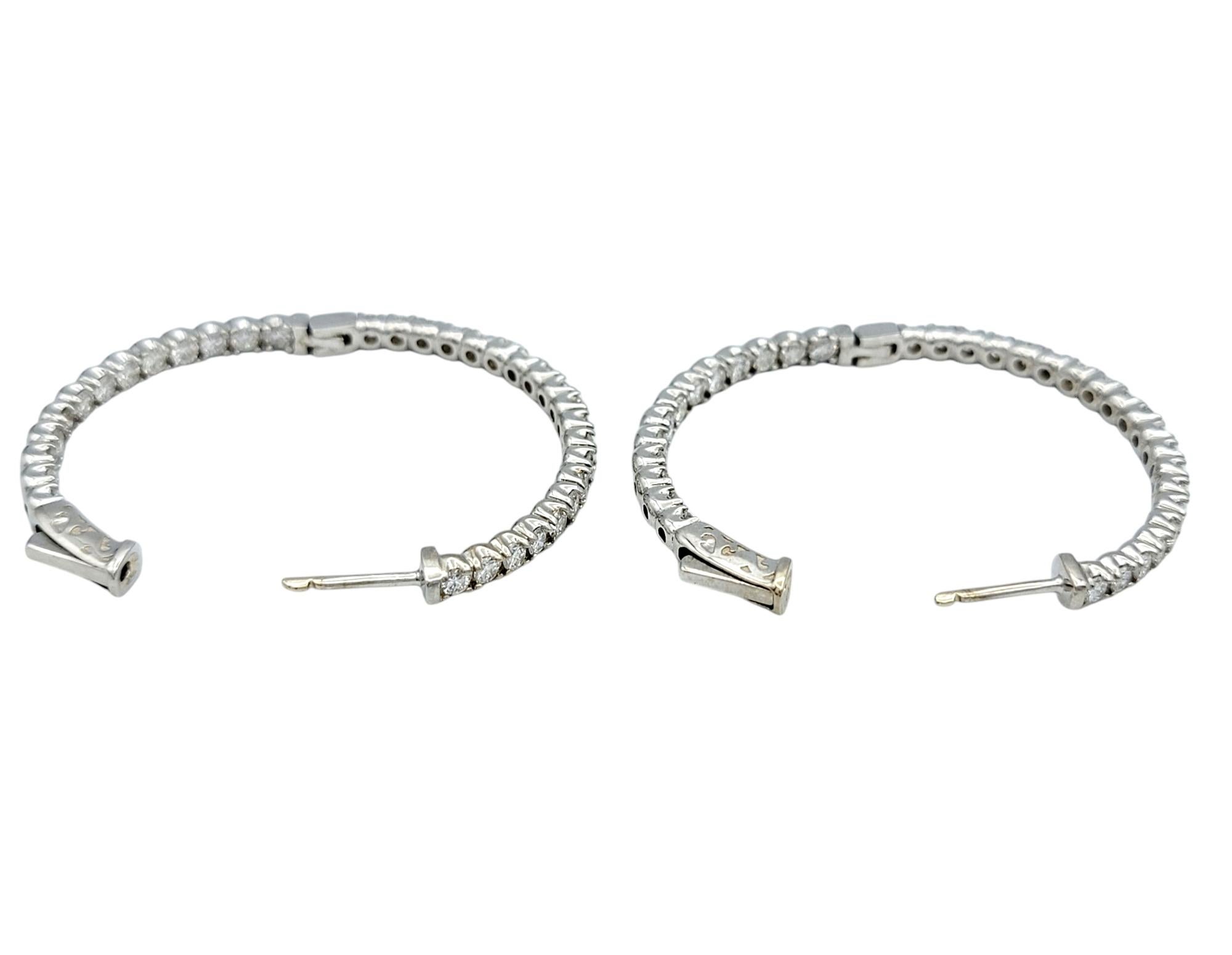 Boucles d'oreilles en or blanc 14 carats avec diamants ronds de 2,68 carats (Inside-Out) Pour femmes en vente