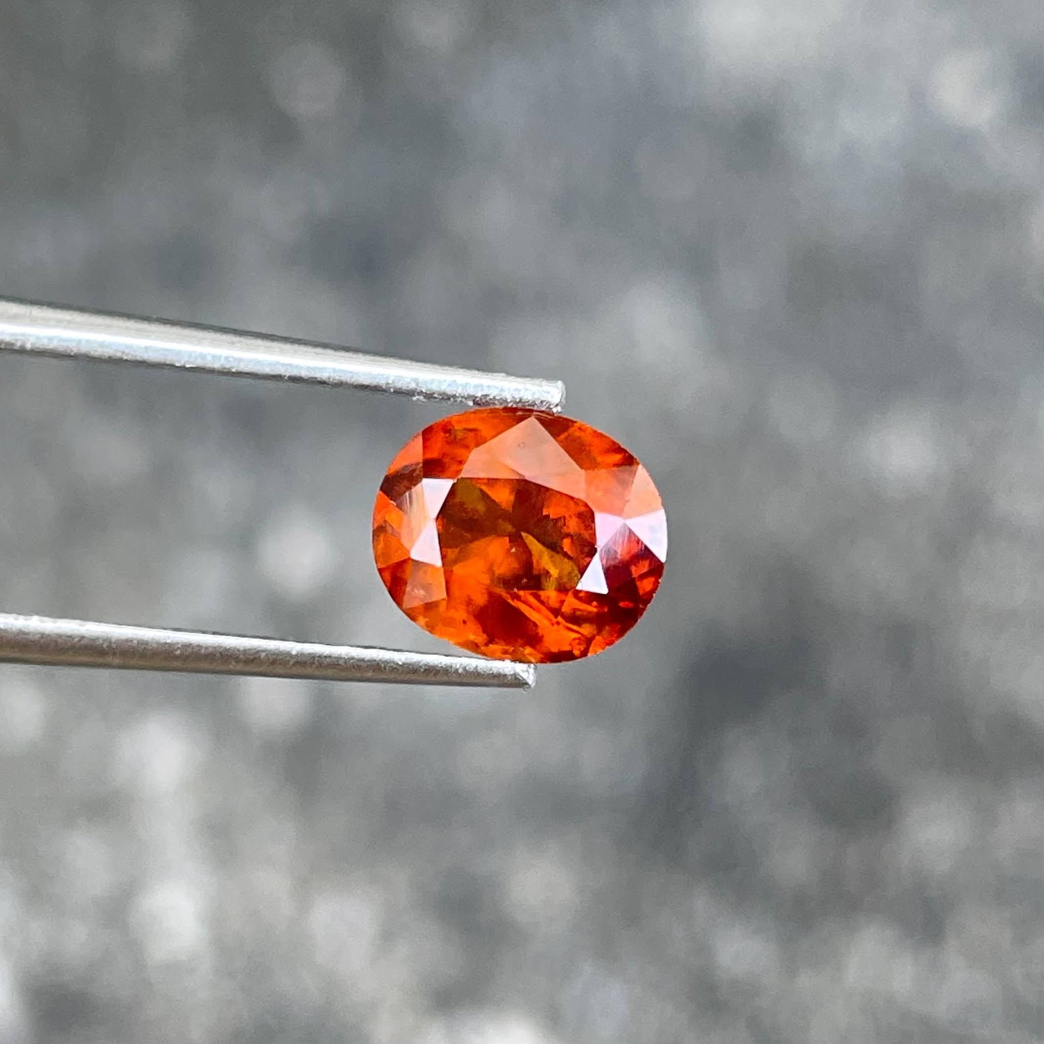 Moderne Pierre bestnasite de 2,68 carats, pierre naturelle de taille ovale rare du Pakistan en vente