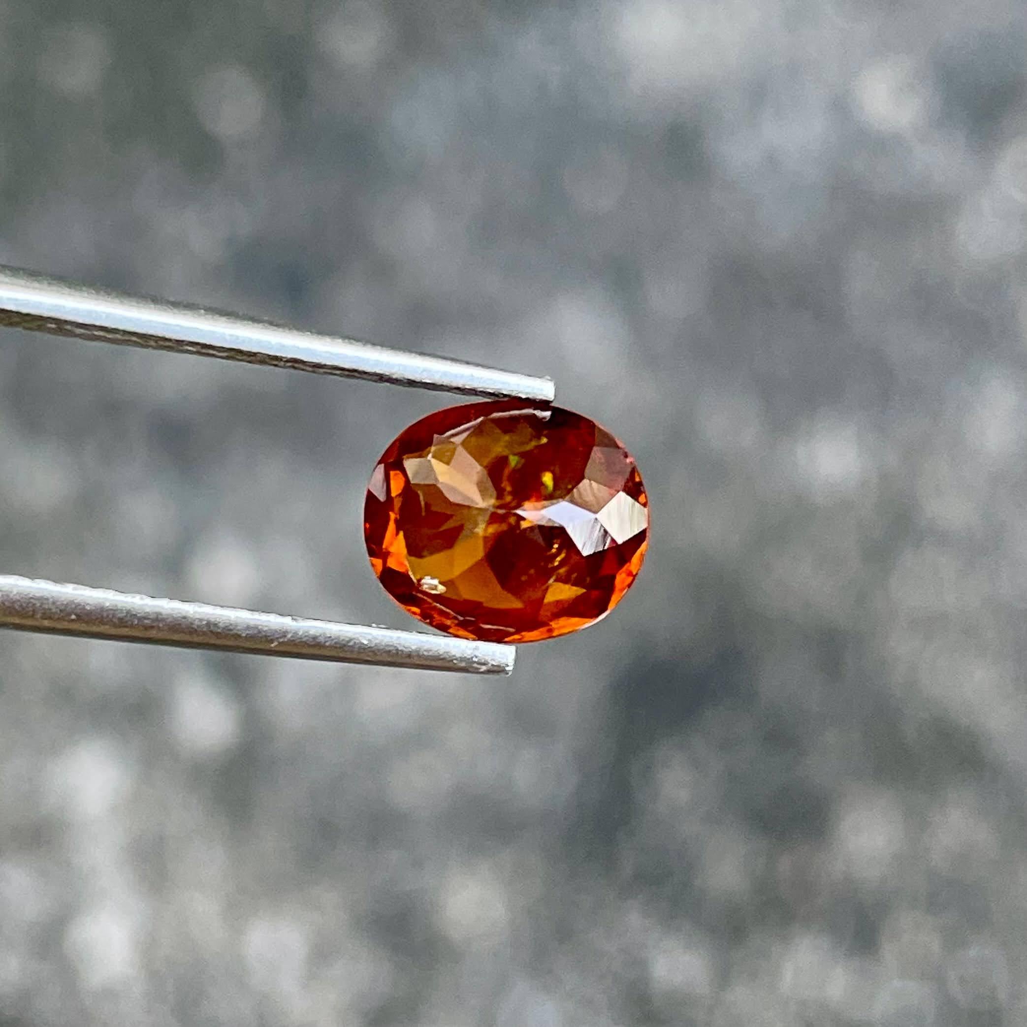 Pierre bestnasite de 2,68 carats, pierre naturelle de taille ovale rare du Pakistan Neuf - En vente à Bangkok, TH