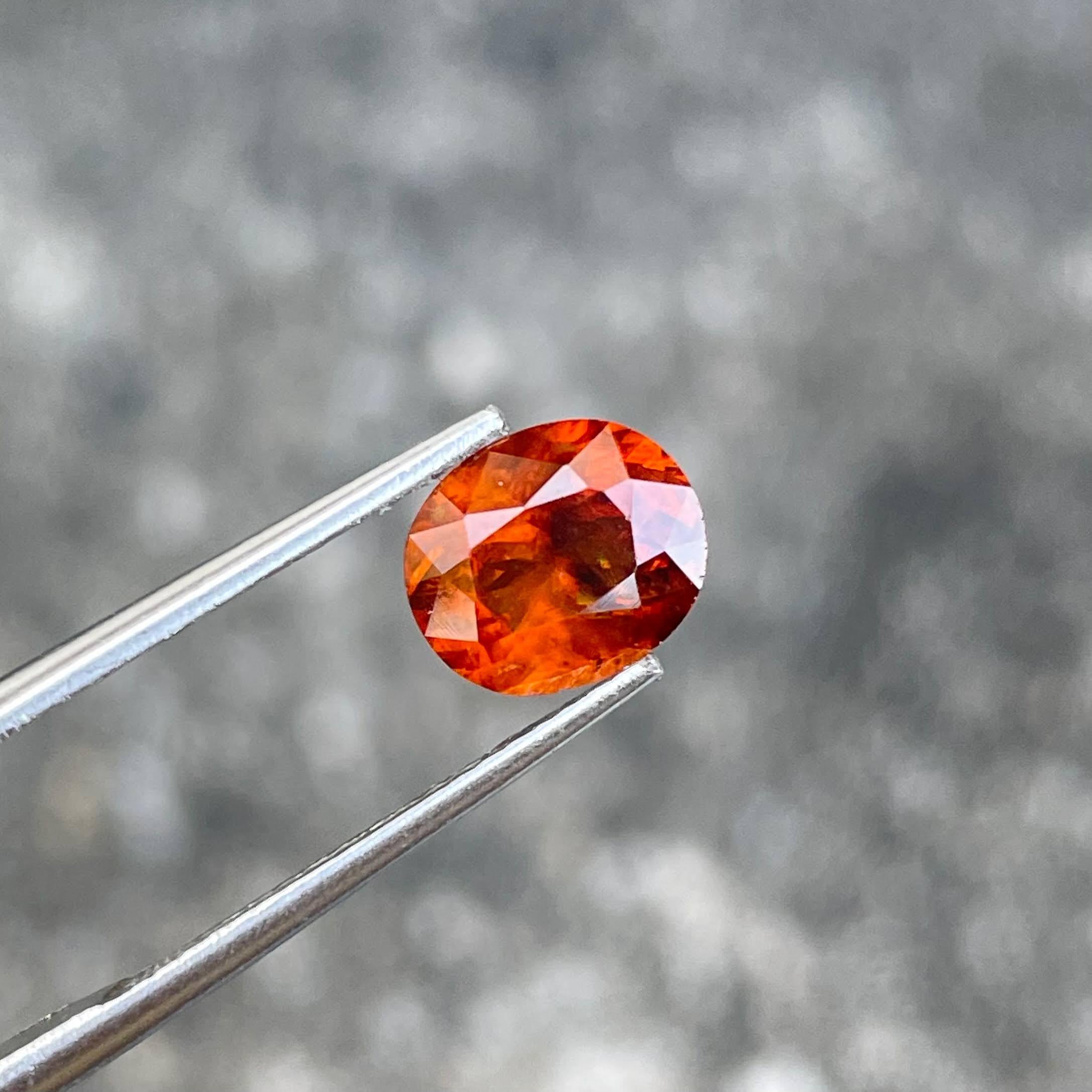 Pierre bestnasite de 2,68 carats, pierre naturelle de taille ovale rare du Pakistan en vente 1