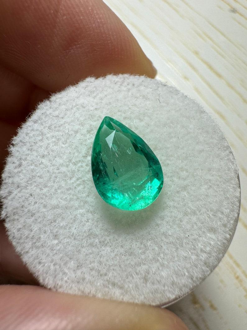 Moderno 2,68 Ct 11x8 Smeraldo colombiano verde primaverile con taglio a pera - Vera pietra di nascita di maggio in vendita