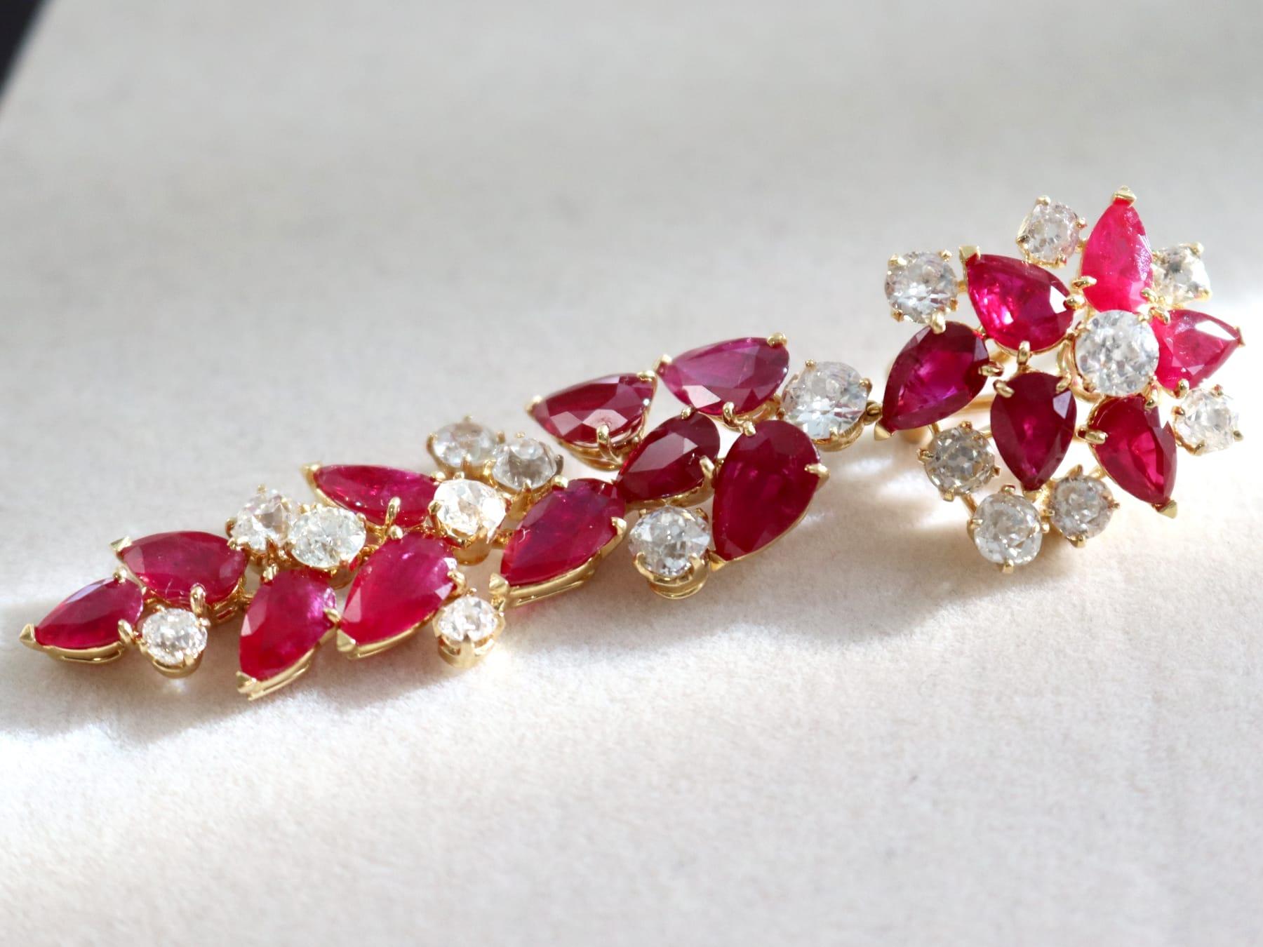 26.80 Carat Burmese Ruby and 15.50 Carat Diamond, 18k Yellow Gold Drop Earrings In Excellent Condition For Sale In Jesmond, Newcastle Upon Tyne