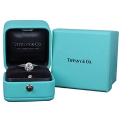 26816 Bague de fiançailles Tiffany & Co en platine, sertie d'un diamant rond de 2,01 carats, pureté G, qualité VS1