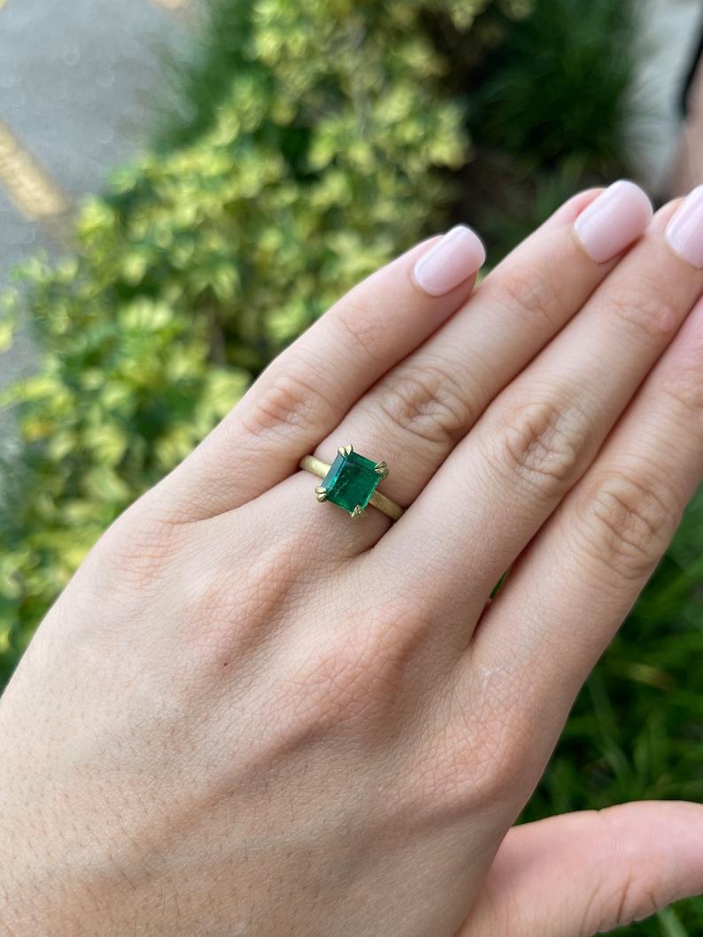 2.68ct 18K AAA Green Emerald Solitaire Gold Ring - Satin Finish In New Condition For Sale In Jupiter, FL