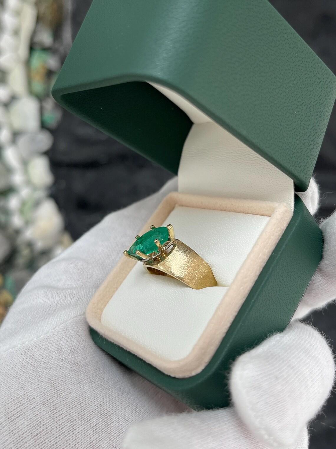 2,68ct Marquise Schliff kolumbianischen Smaragd mit 6 Zacken Gold Solitär Ring im Zustand „Neu“ im Angebot in Jupiter, FL