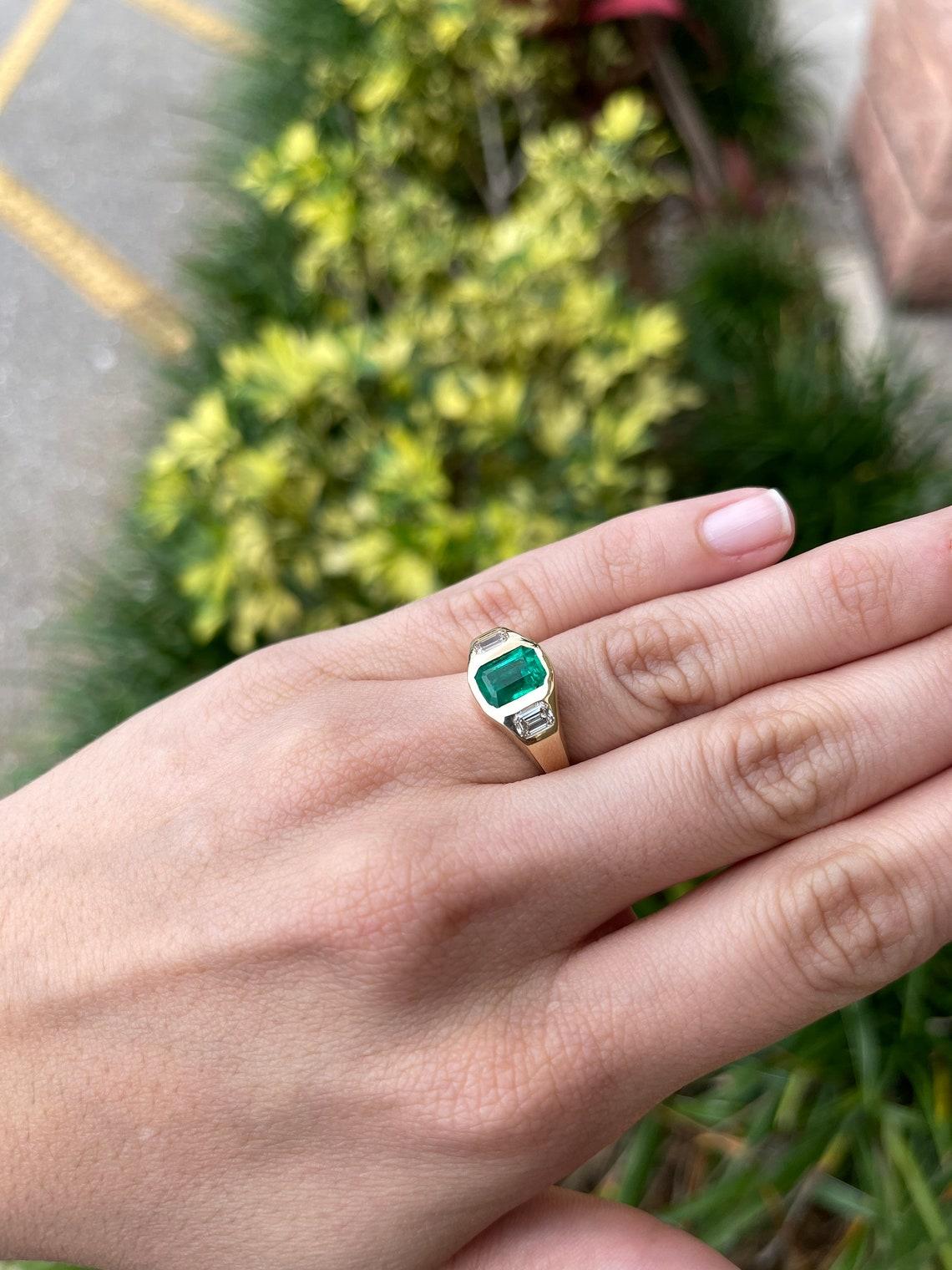 2.68tcw 18K Tres Piedras Esmeralda Colombiana y Diamante talla Esmeralda Anillo Gitano Regalo en venta 2
