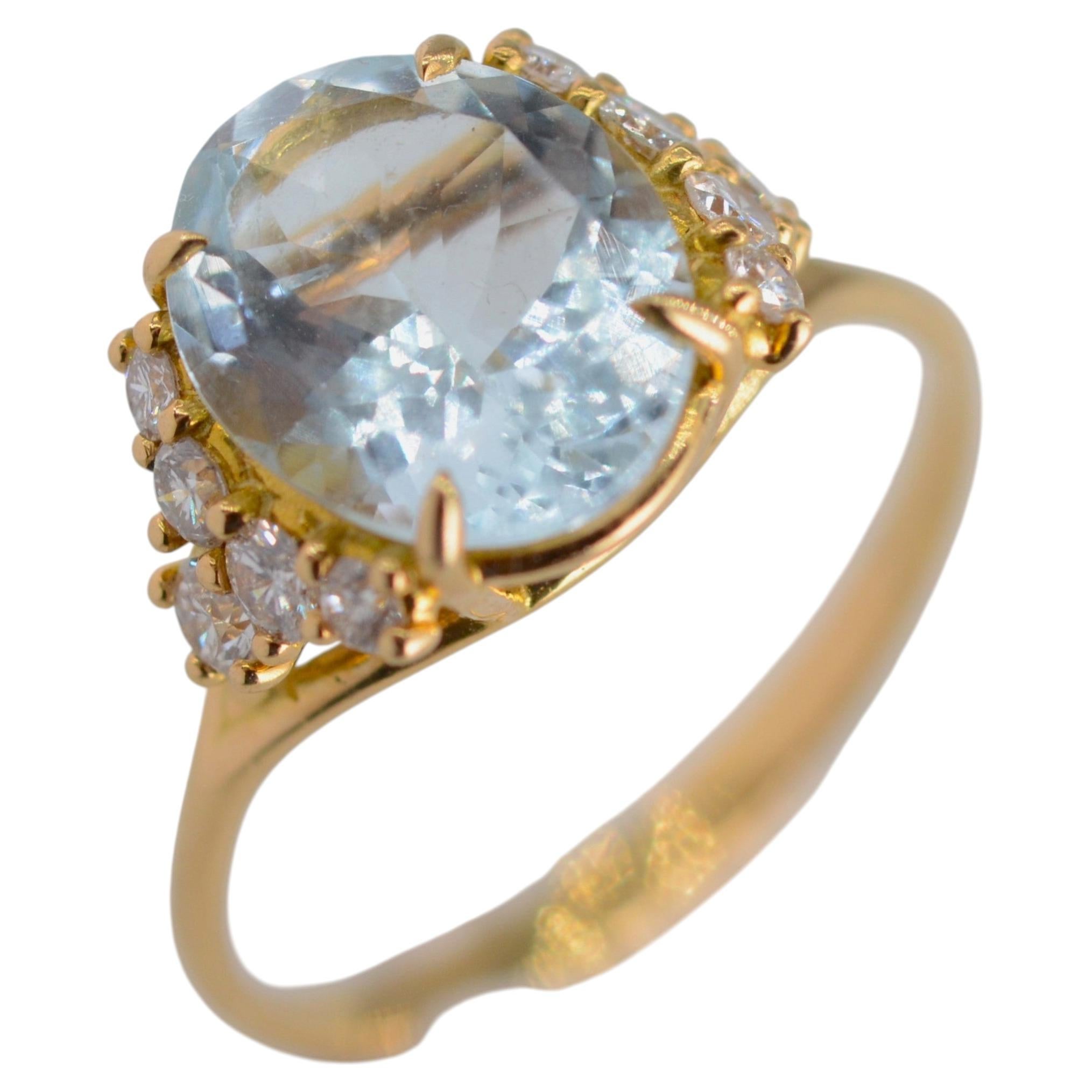 2.69 Carat Aquamarine and Diamond 18k Yellow Gold Contemporary Ring
