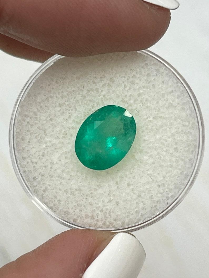 Women's or Men's 2.69 Carat Green Oval-Cut Colombian Emerald – May Birthstone Gem For Sale