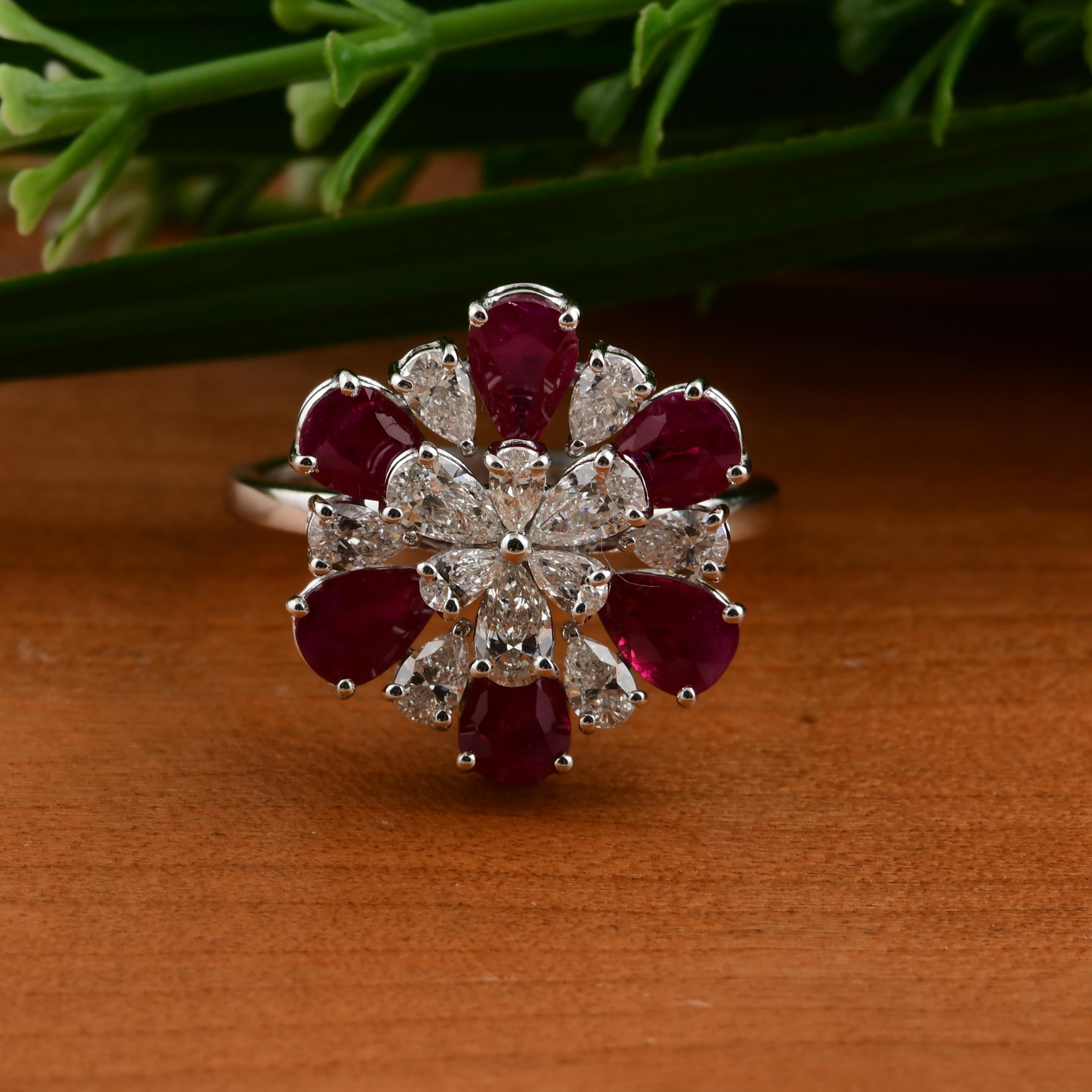 in vendita:  2,69 carati di rubino 1,04 carati di diamante SI/H Anello cocktail con fiore in oro bianco 18 carati 6