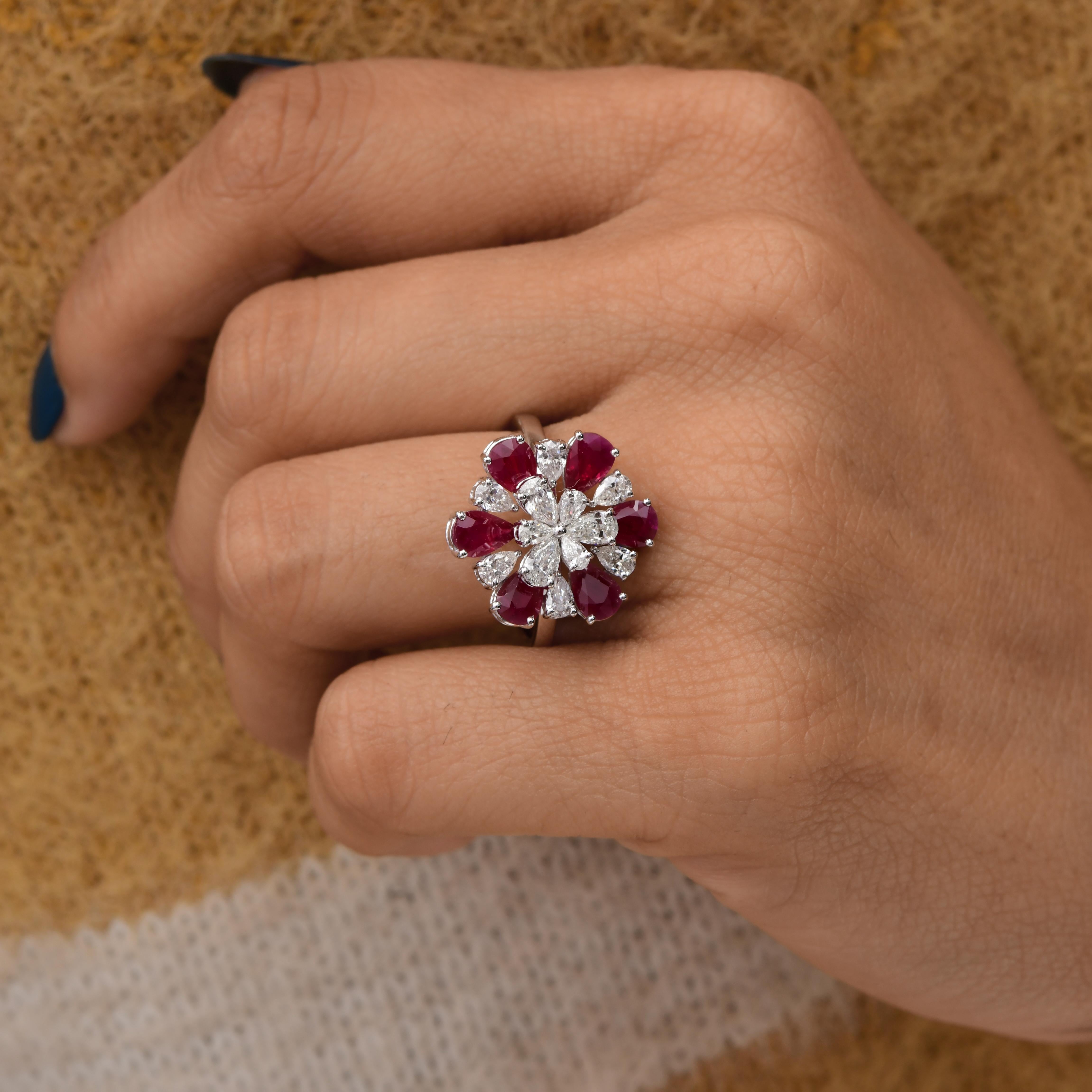 in vendita:  2,69 carati di rubino 1,04 carati di diamante SI/H Anello cocktail con fiore in oro bianco 18 carati 2