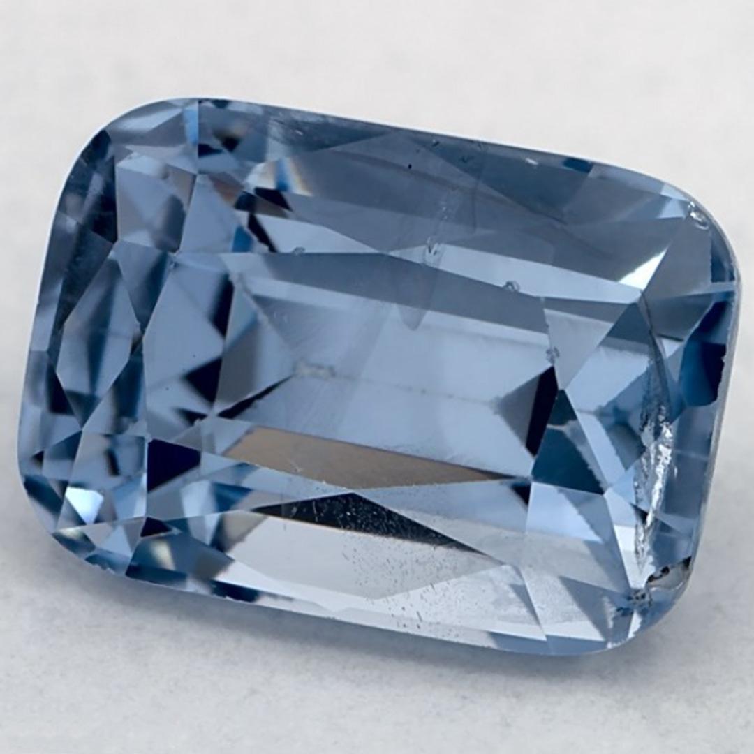 Ein sehr wertvoller September-Geburtsstein mit einer bezaubernden blauen Farbe. Man glaubt, dass sie dem Leben Glück und Reichtum bringen.

Entdecken Sie die lebendige Kollektion von Smaragden, Rubinen und Saphiren in unserem Geschäft, die als lose