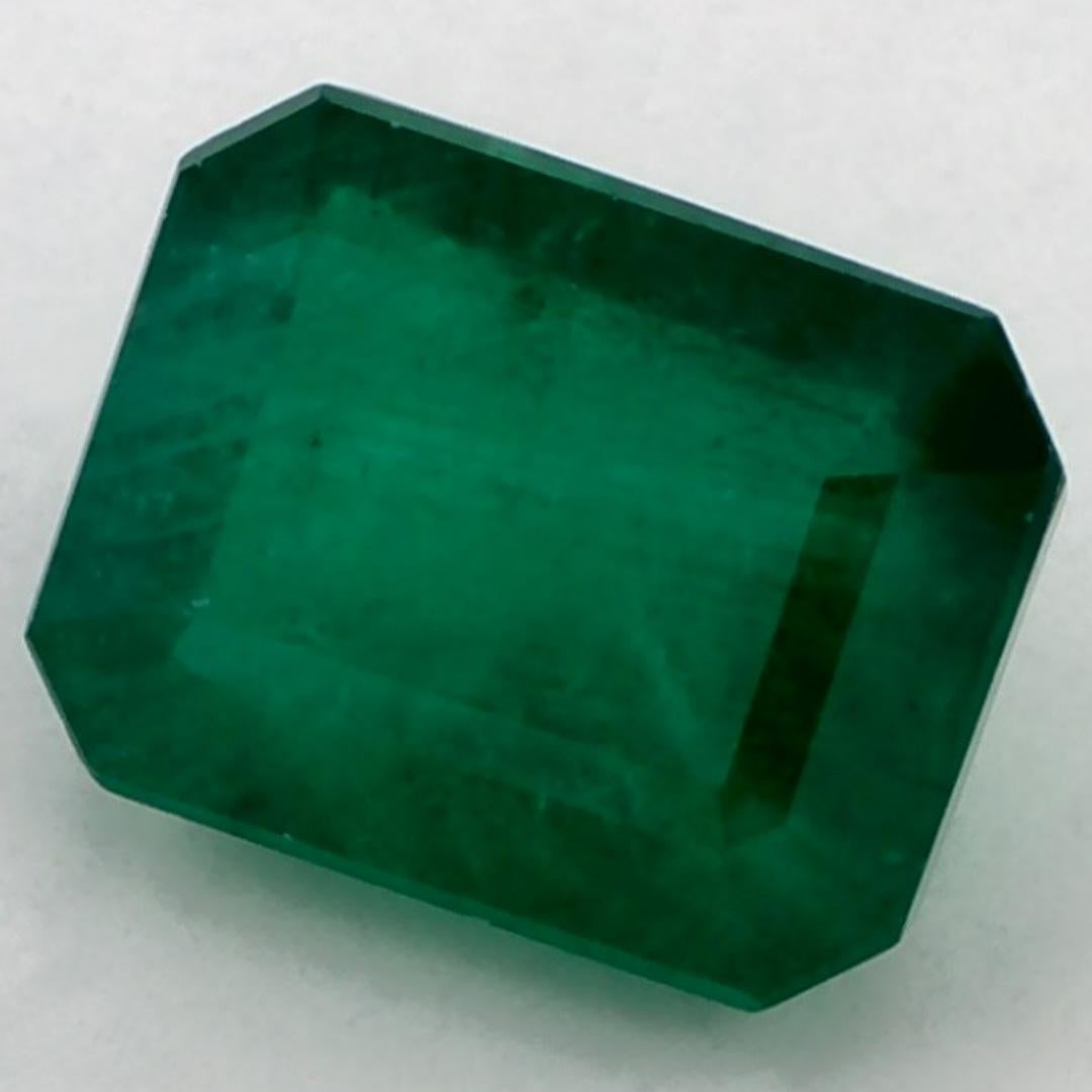 D'un vert éclatant, la pierre de naissance du mois de mai symbolise le renouveau de la croissance printanière. 

Explorez la vibrante collection d'émeraudes, de rubis et de saphirs de notre magasin, disponibles sous forme de pierres précieuses en