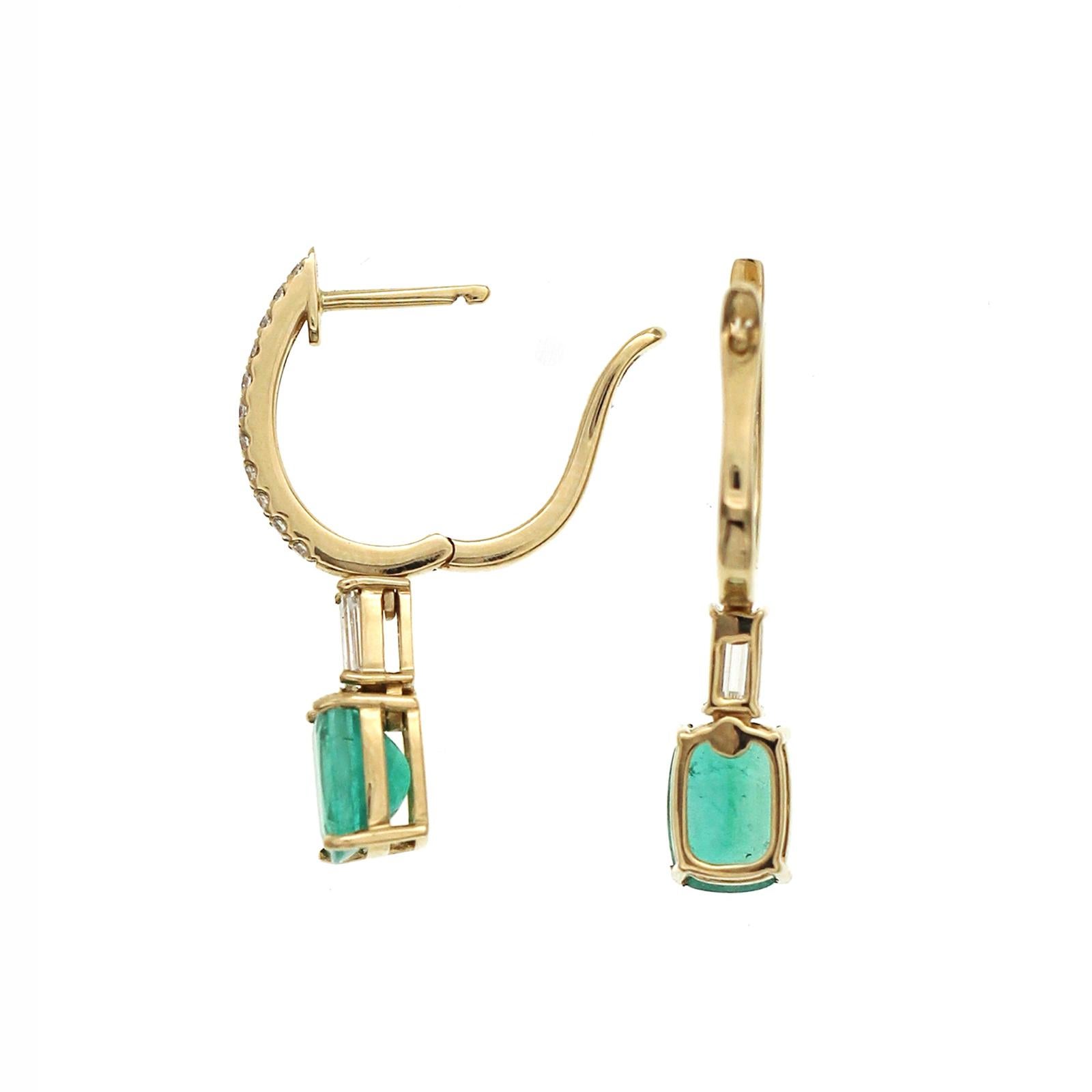 2.69 CT Natural Colombian Emerald 0.62 CT Diamonds 18K Yellow Gold Drop Earrings In New Condition For Sale In Los Angeles, CA