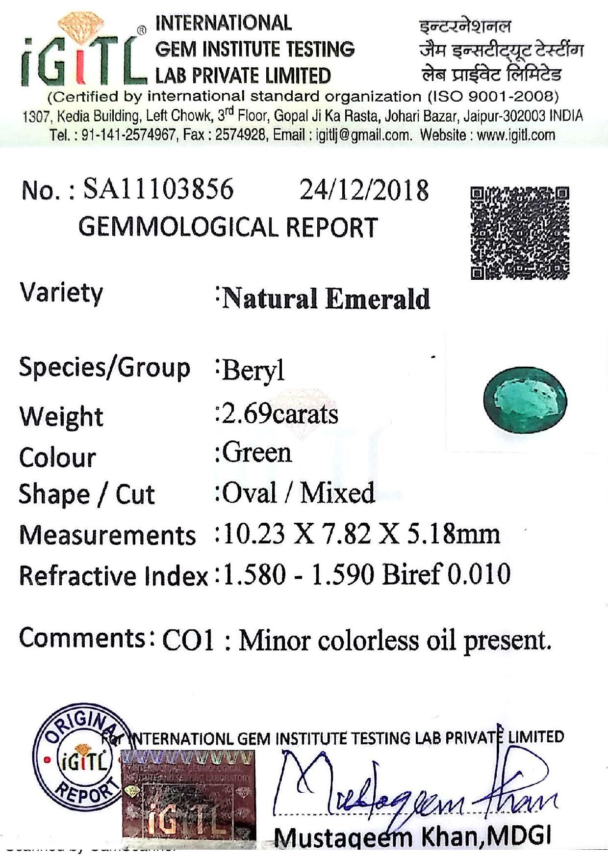 Oval Cut 2.69 Ct Weight Oval Shaped Green Color IGITL Certified Emerald Gemstone Pendant For Sale