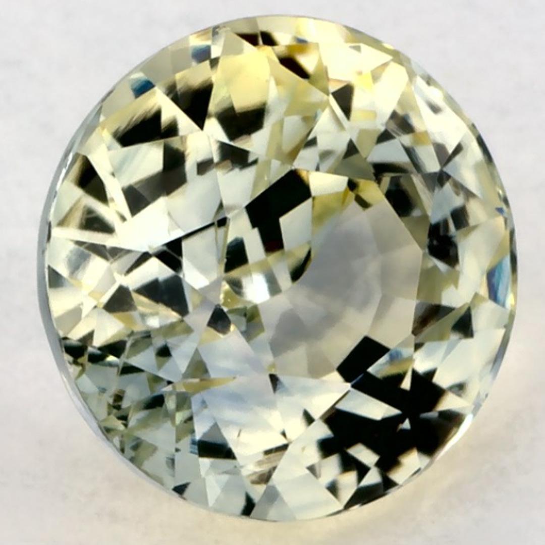Questo zaffiro giallo naturale offre eleganza e raffinatezza. Con la sua ricca saturazione del colore e il taglio preciso, è il fulcro perfetto per un anello di fidanzamento o un gioiello di lusso.

🔹 Trattamento: Calore (pratica commerciale