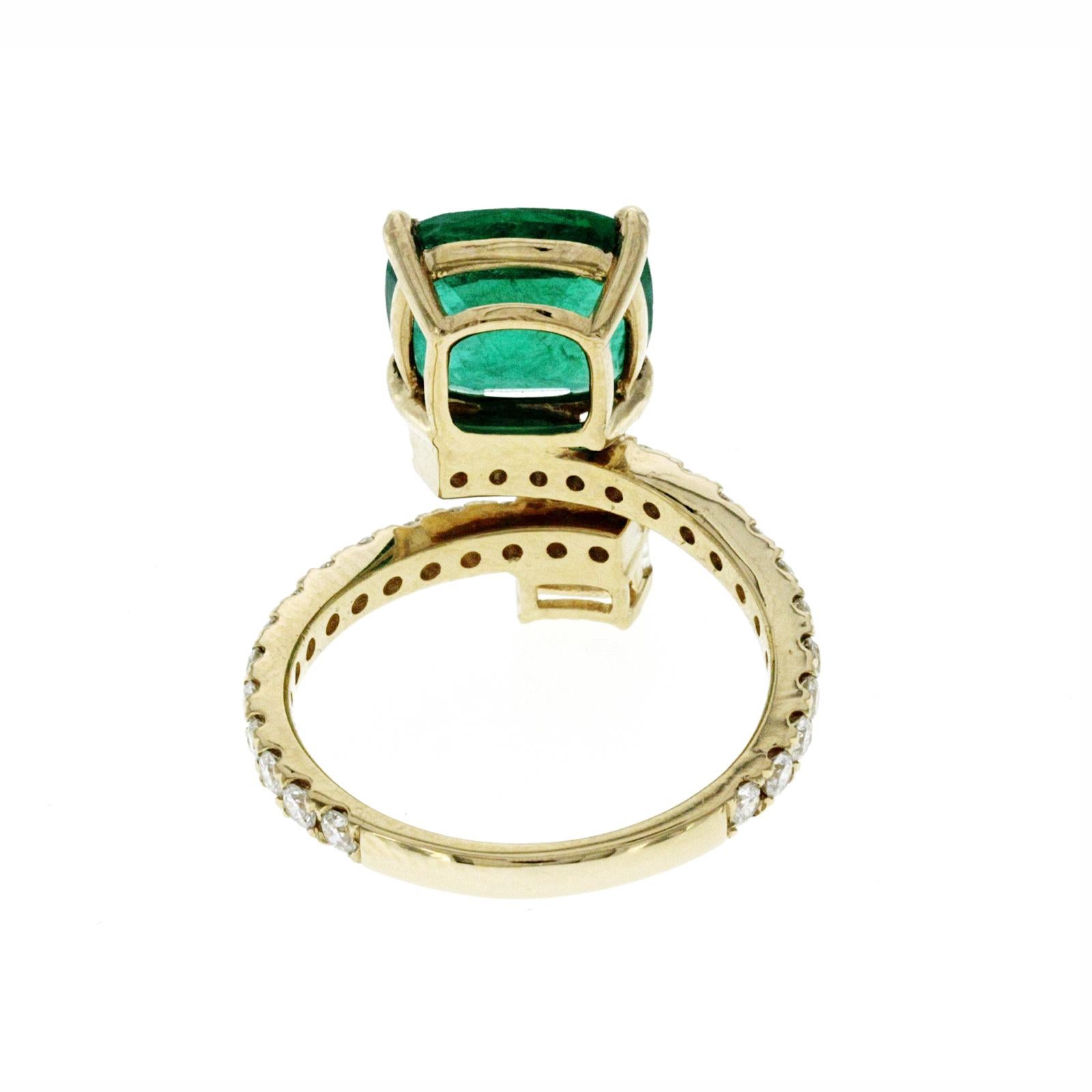2.69 CT Zambian Emerald & 0.90 CT Diamonds in 14K Yellow Gold Engagement Ring For Sale 1