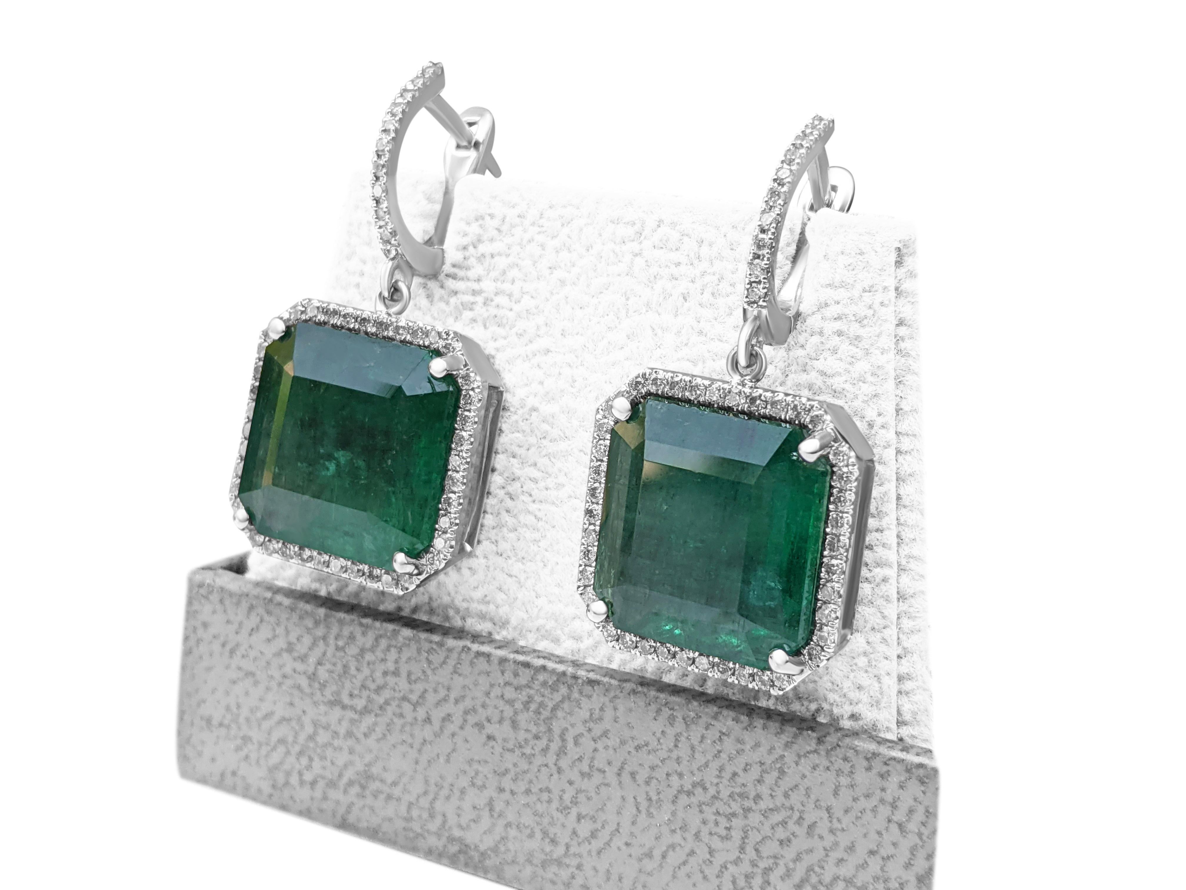 Emerald Cut 26.96 Carat Emerald and 1.20 Ct Diamonds - 14 kt. White gold - Earrings
