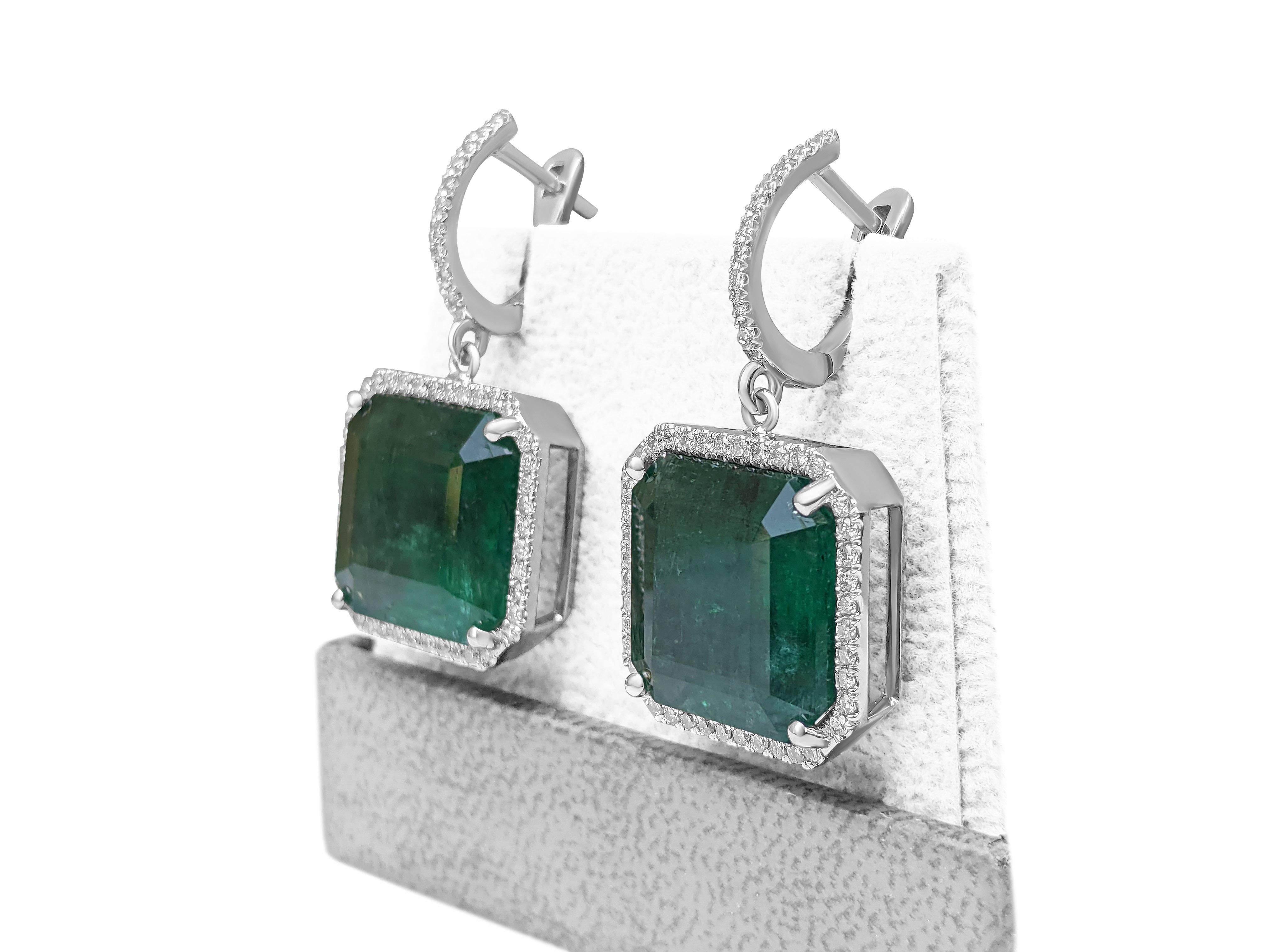 26.96 Carat Emerald and 1.20 Ct Diamonds - 14 kt. White gold - Earrings 1