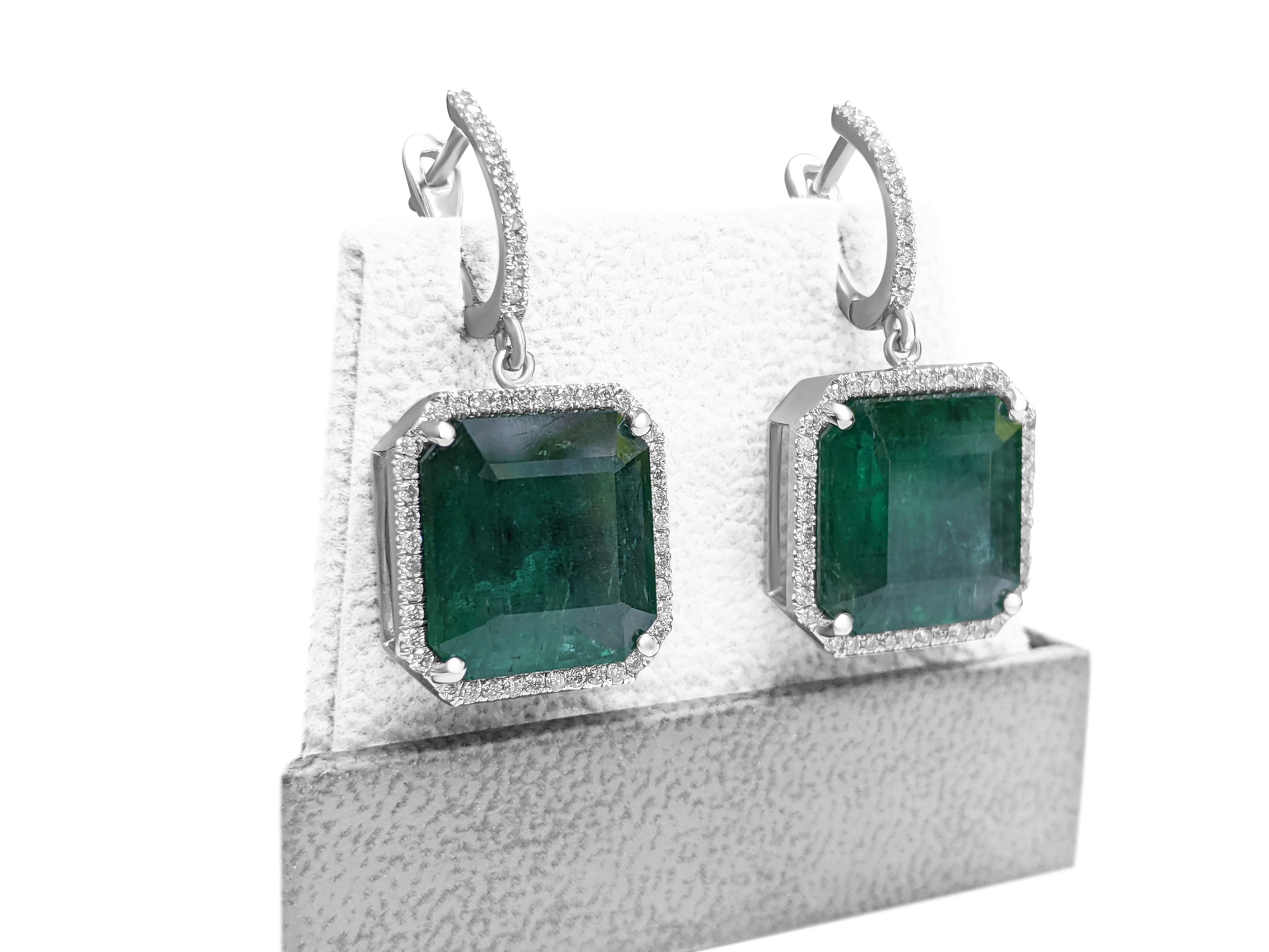 26.96 Carat Emerald and 1.20 Ct Diamonds - 14 kt. White gold - Earrings 2