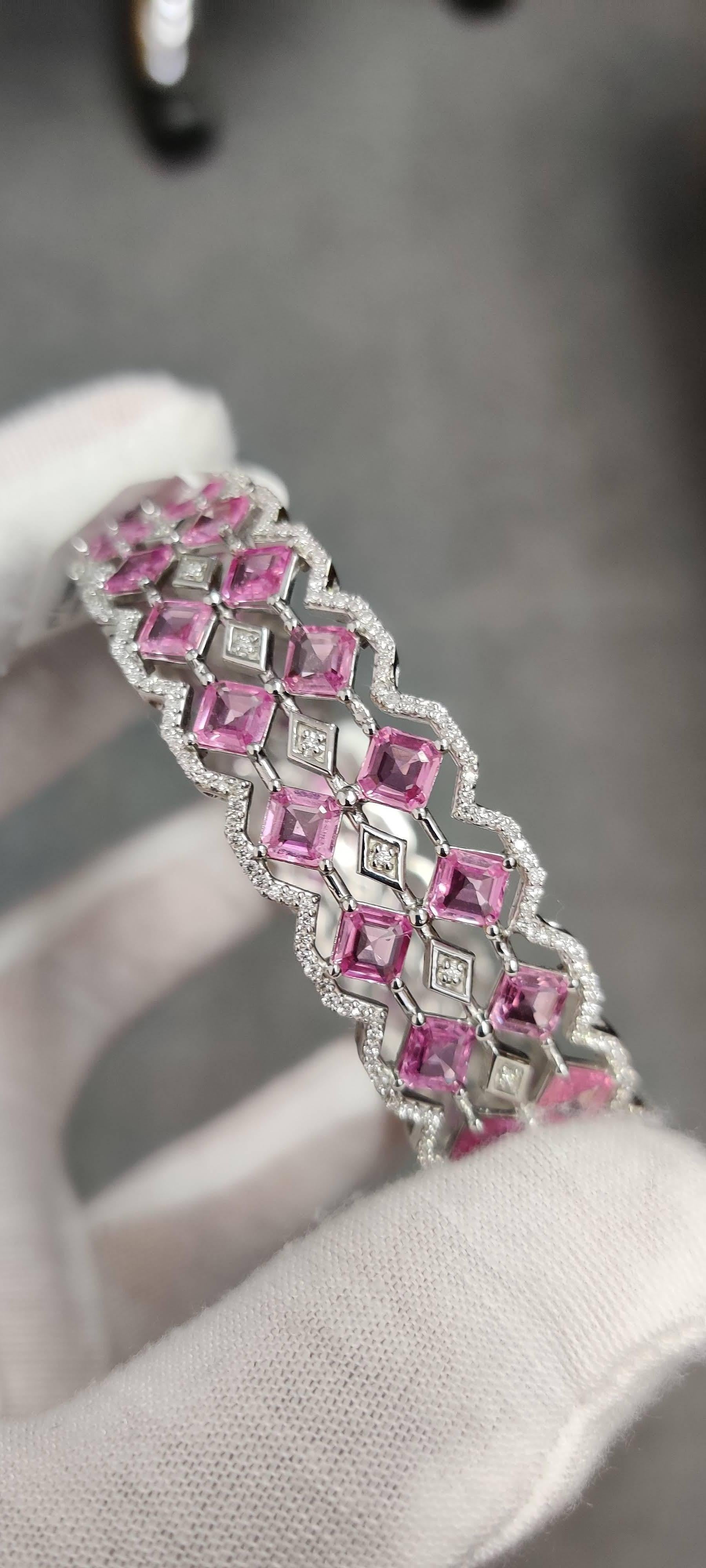 Bracelet jonc fantaisie clouté en or blanc 18 carats, saphirs roses et diamants 26,96 carats en vente 6