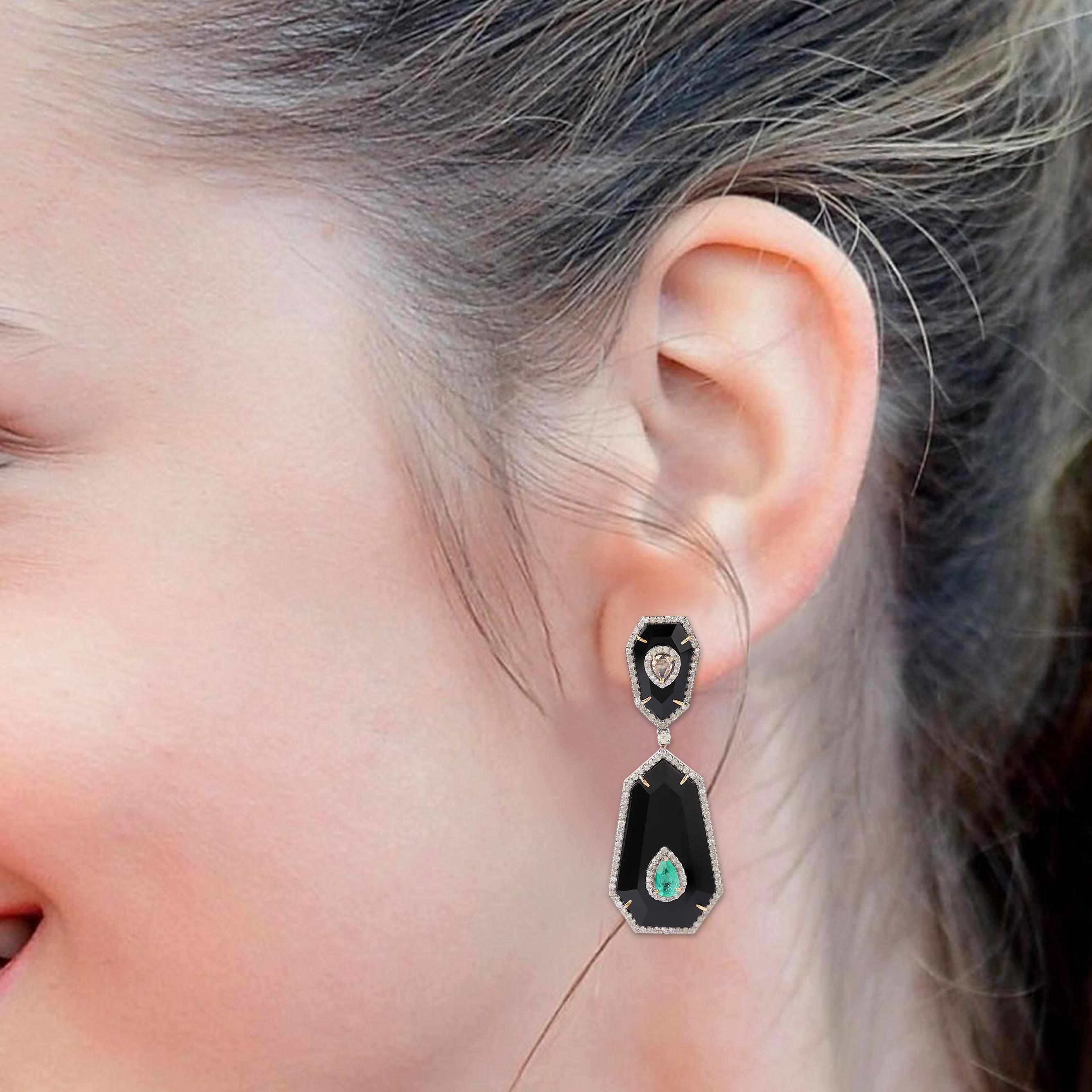 26.97 Carats Diamond, Emerald, and Black Onyx Drop Earrings in Modern Style

The exquisute and artistic design with which this set of earrings is crafted, speaks a lot about it. Scintilating design and amazing combination of black onyx, diamonds and