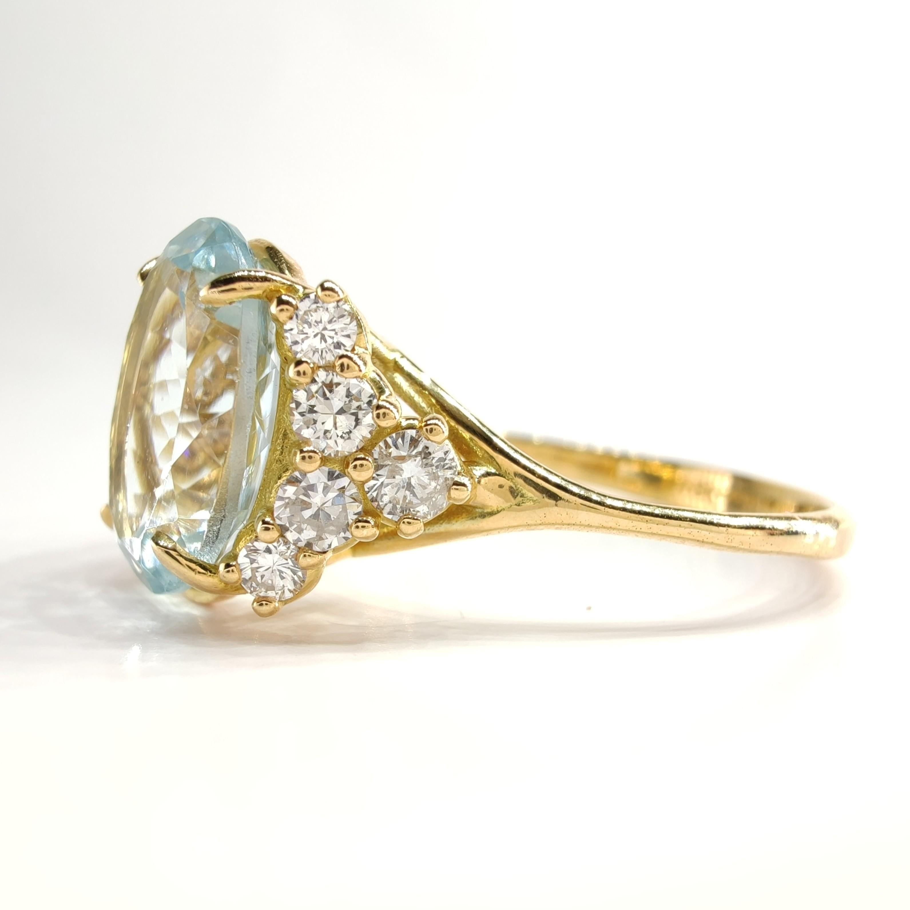 Aguamarina Natural 2,69ct  Anillo de diamantes de 0,35 ct en oro amarillo de 18 quilates -Contemporáneo en Nuevo estado para la venta en Sant Josep de sa Talaia, IB