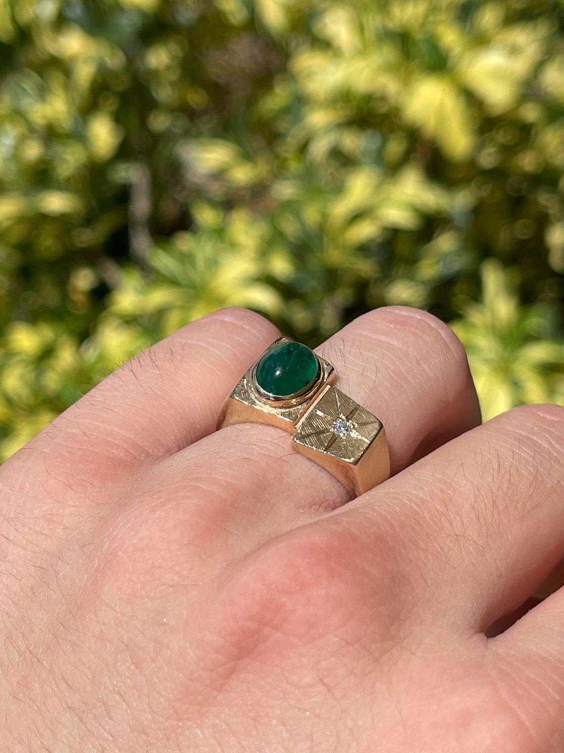 2.69tcw 14K Oval Natural Emerald Cabochon & Diamond Star Ring In New Condition For Sale In Jupiter, FL