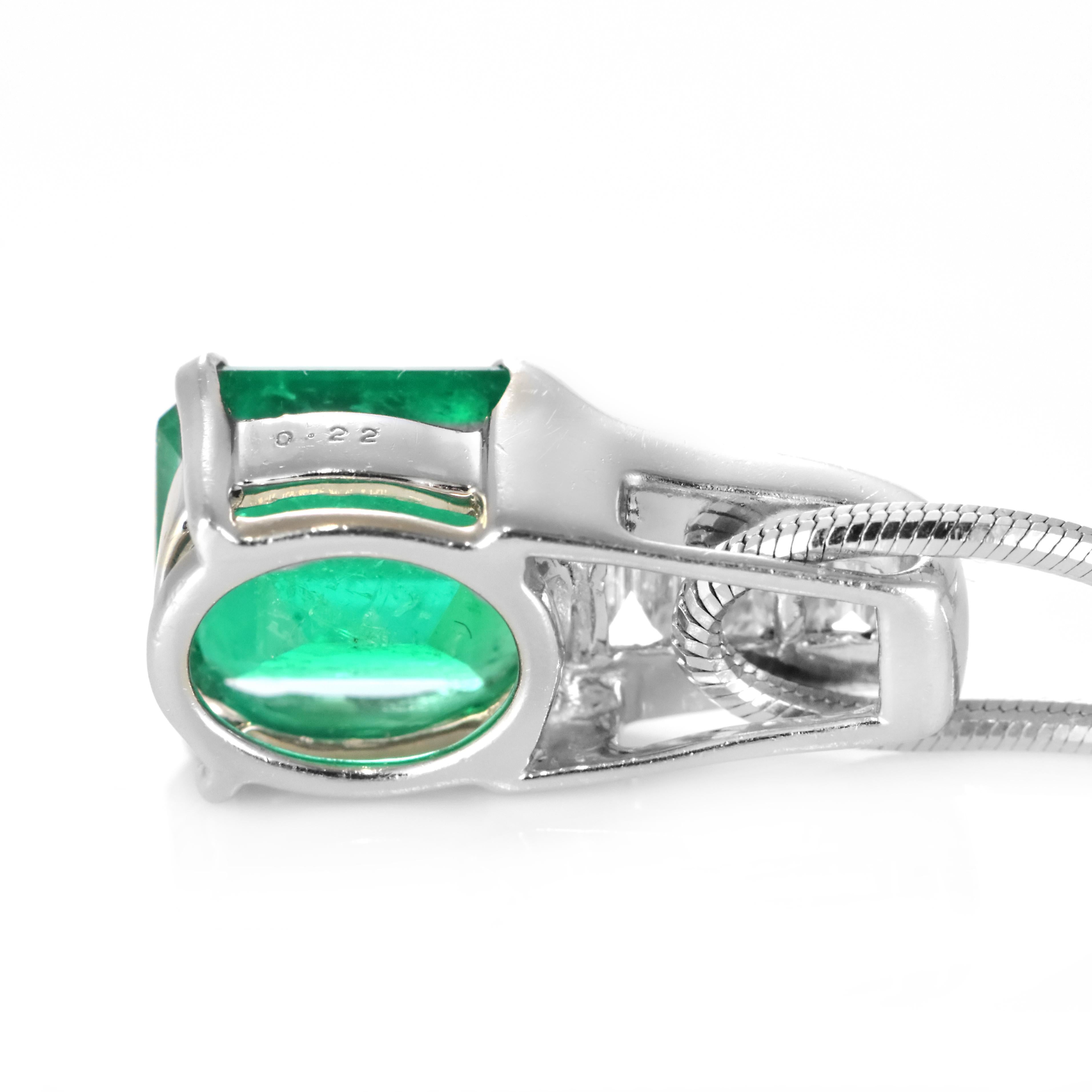 Colgante de Esmeralda Colombiana Natural y Diamante en Platino de 2,69vCarat en venta 5