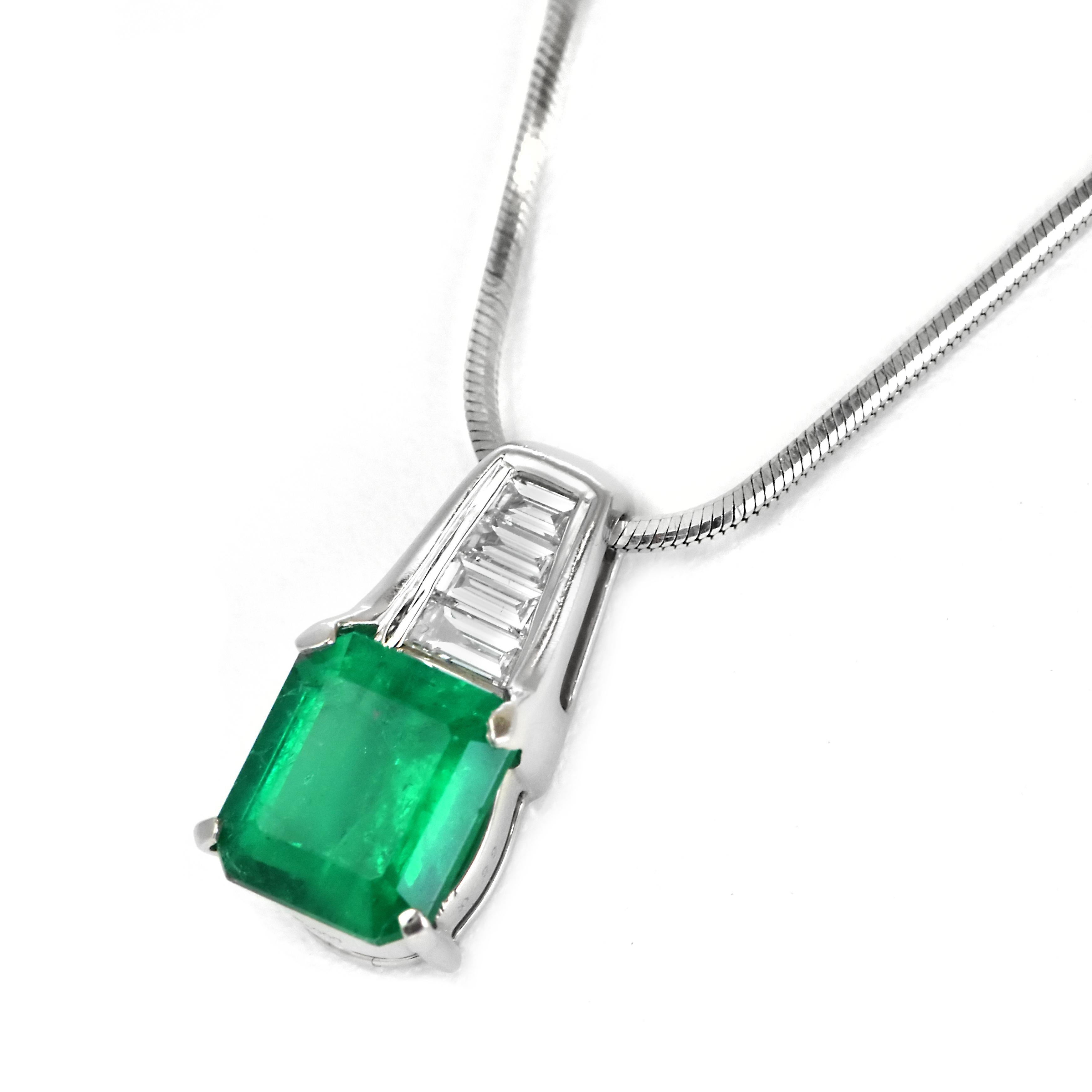 Colgante de Esmeralda Colombiana Natural y Diamante en Platino de 2,69vCarat en venta 9