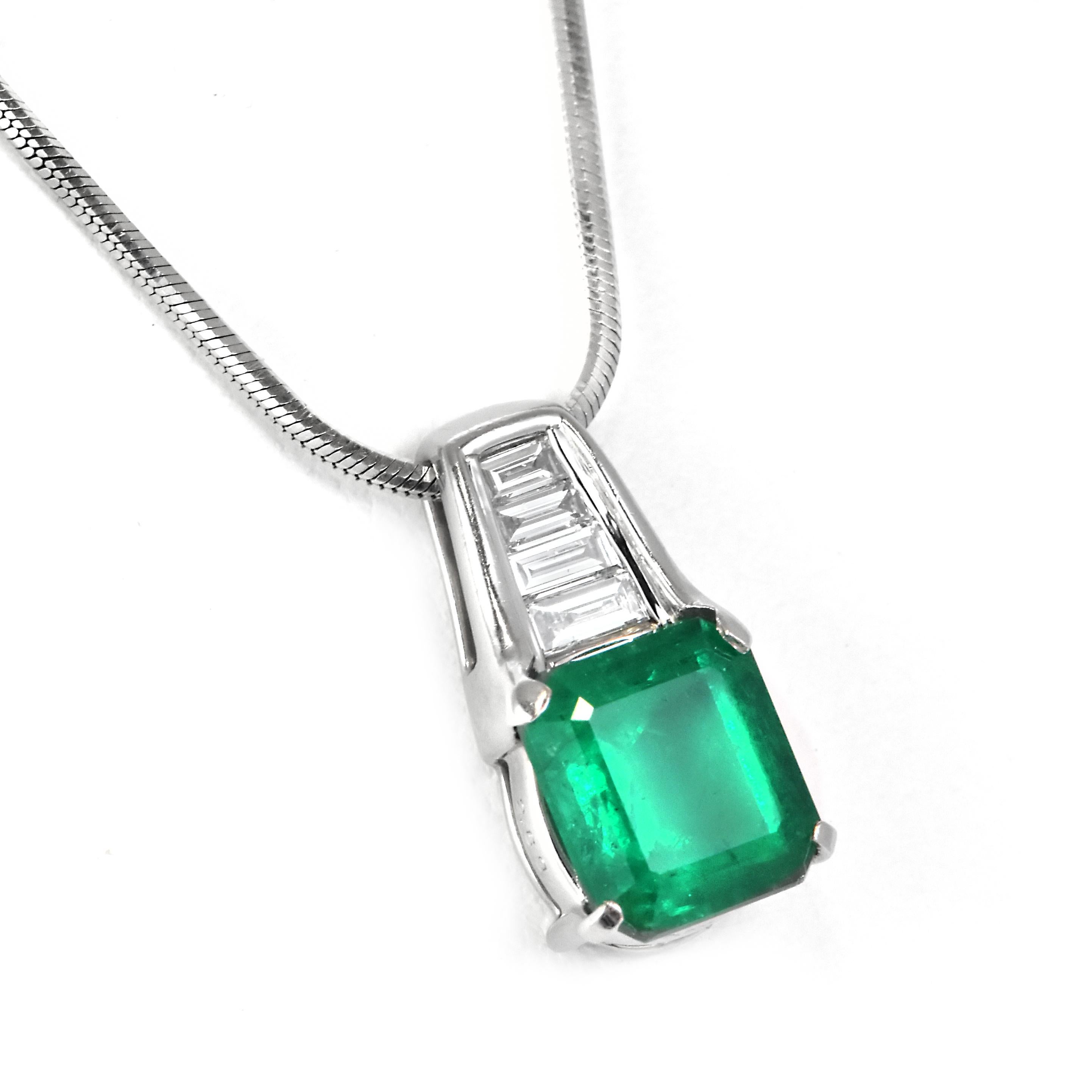 Colgante de Esmeralda Colombiana Natural y Diamante en Platino de 2,69vCarat en venta 10