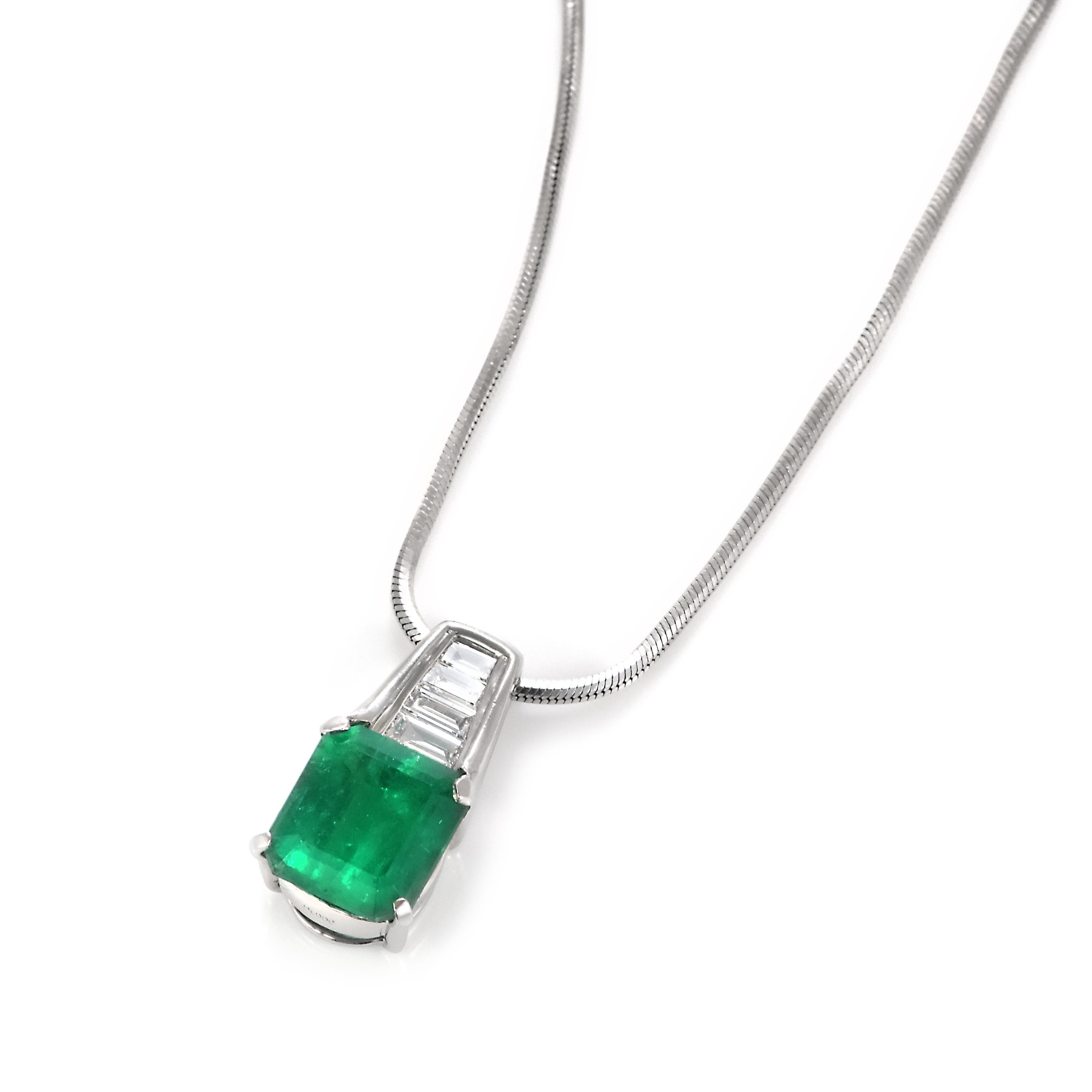 Colgante de Esmeralda Colombiana Natural y Diamante en Platino de 2,69vCarat en venta 12