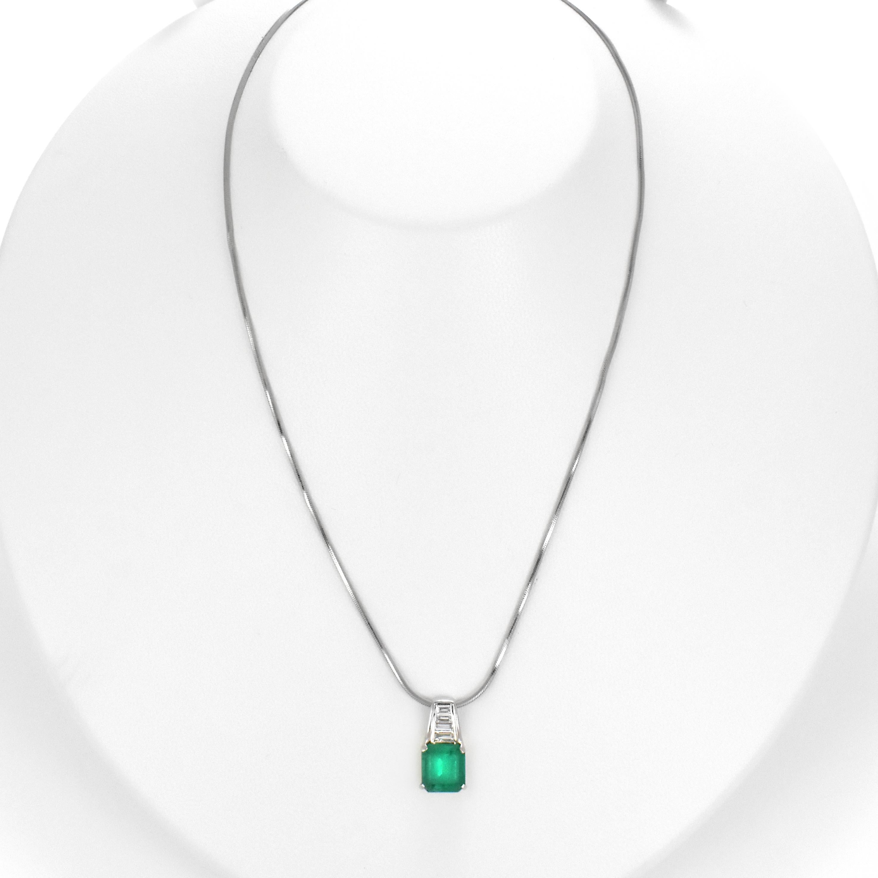 Colgante de Esmeralda Colombiana Natural y Diamante en Platino de 2,69vCarat en venta 14