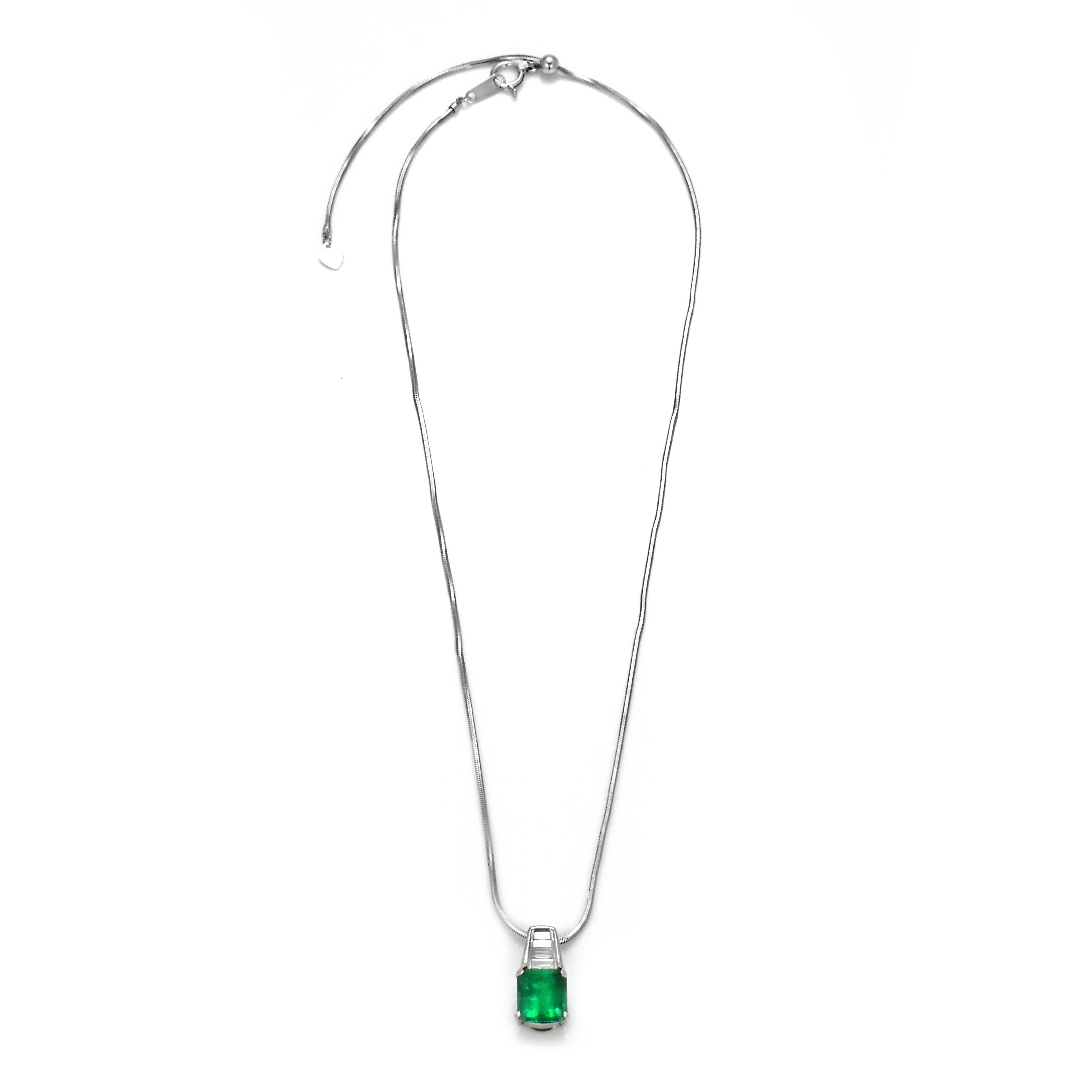 Colgante de Esmeralda Colombiana Natural y Diamante en Platino de 2,69vCarat en venta 1