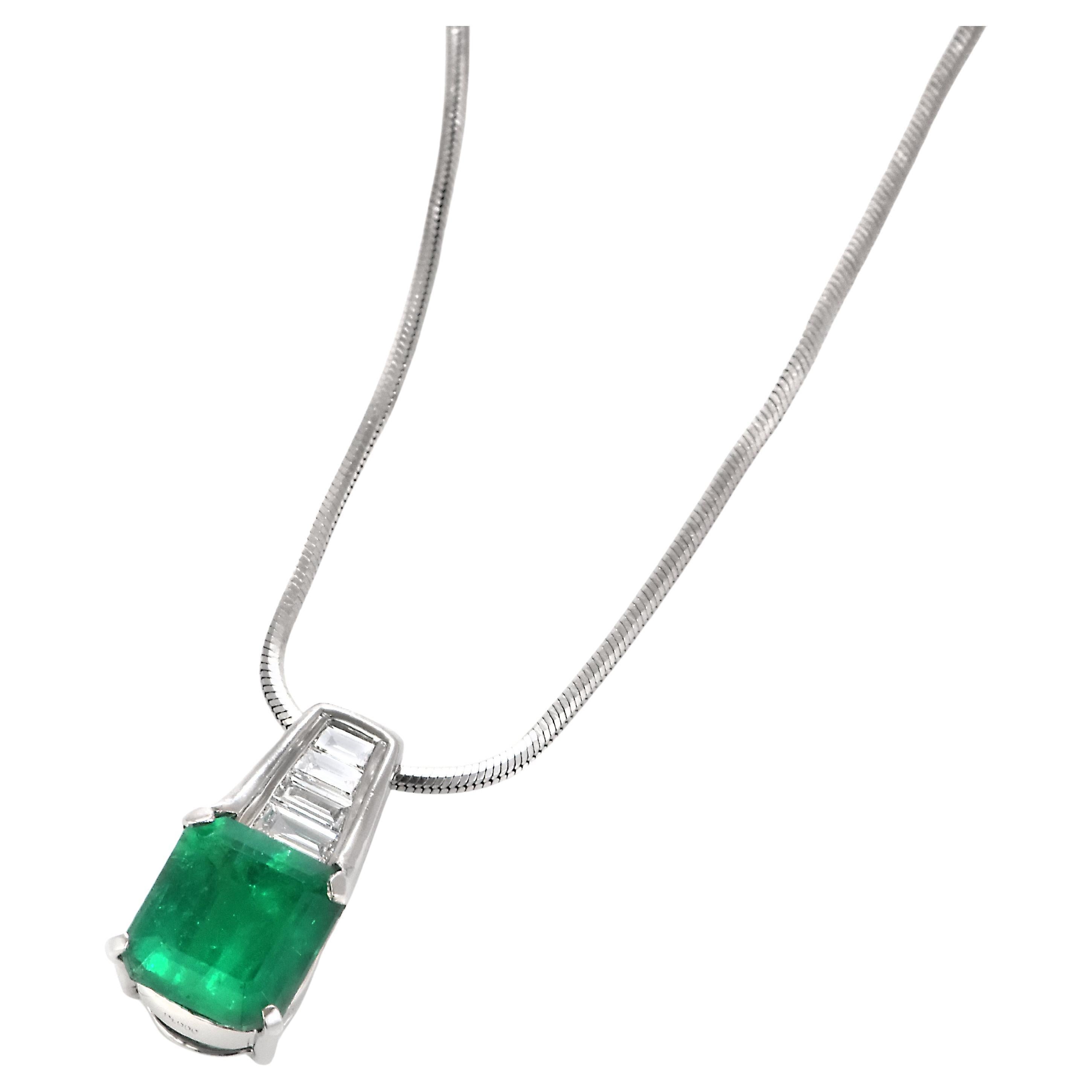 Pendentif en platine avec émeraude colombienne naturelle de 2,69vCarat et diamant