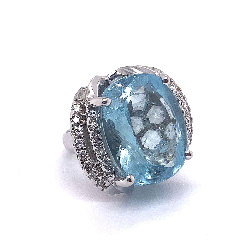  14K WHITE GOLD NATURAL AQUAMARINE RING:16.81GRAM /AQUAMARINE: 26CT/ DIAMOND: 1.19CT/#GVR1244 **Warmly crafted in 14kt white gold, this magnificent ring features a gleaming blue 26.00 ct Oval Cut Aquamarine center stone, known to lend the courage