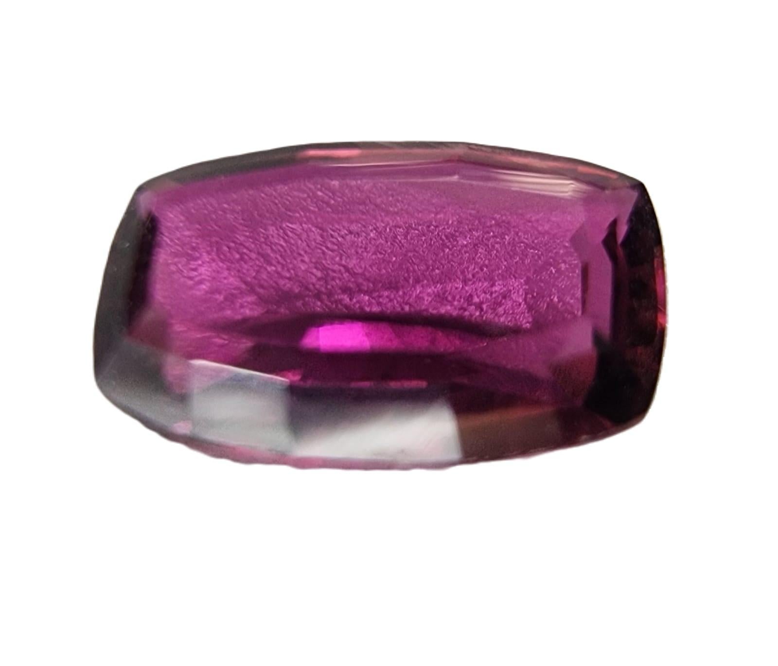 Women's or Men's 2.6ct Oval Pinkish Red Rubellite Tourmaline Gemstone  For Sale