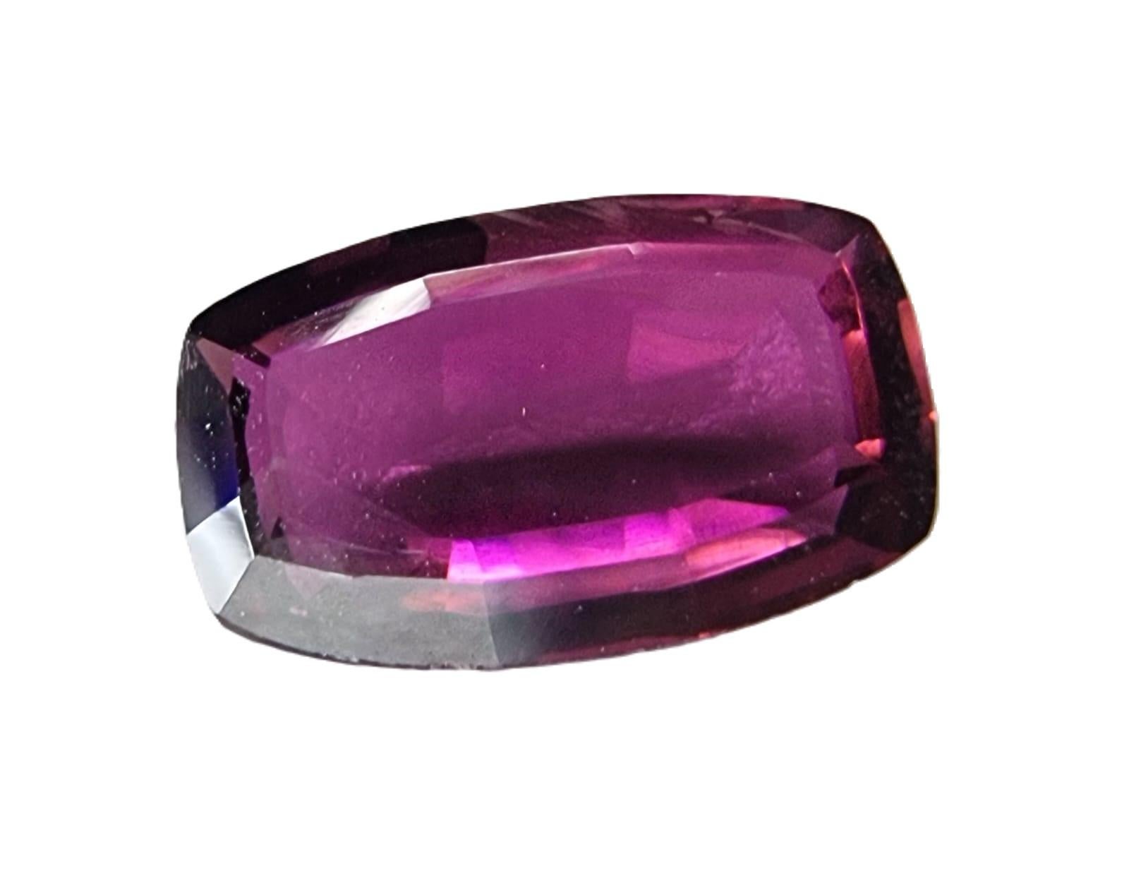 Modern 2.6ct Oval Pinkish Red Rubellite Tourmaline Gemstone  For Sale