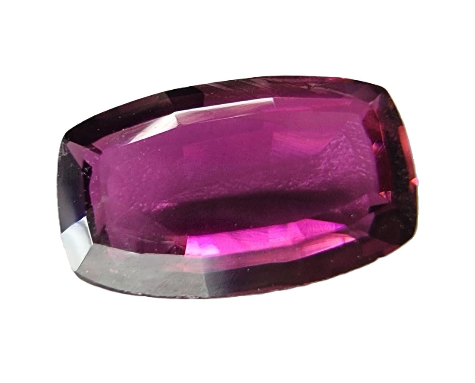 Oval Cut 2.6ct Oval Pinkish Red Rubellite Tourmaline Gemstone  For Sale