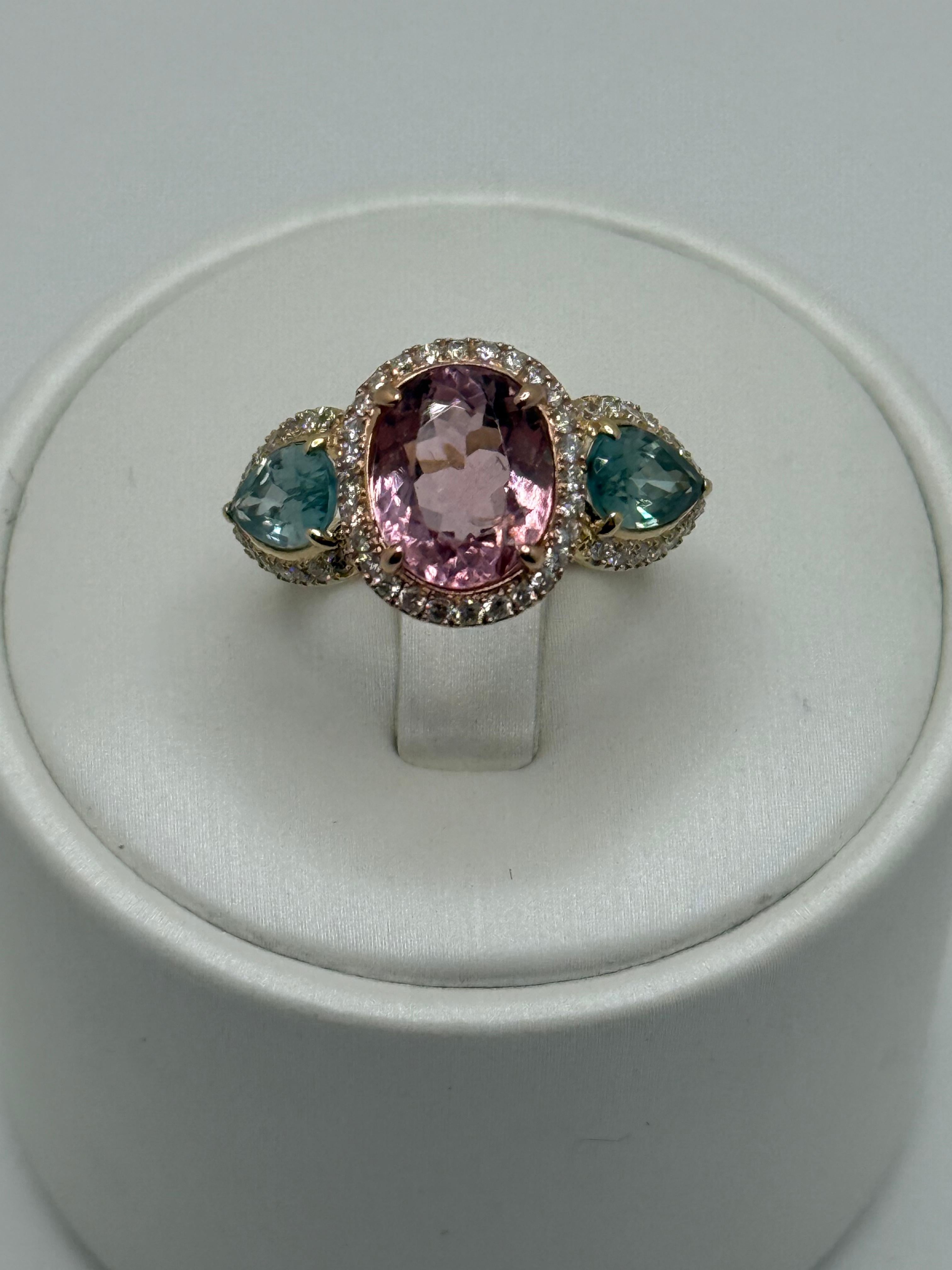 En venta: Anillo de Turmalina Rosa de 2,6 ct y Aguamarina de 2,18 ct con Diamantes en Oro de 18K  5
